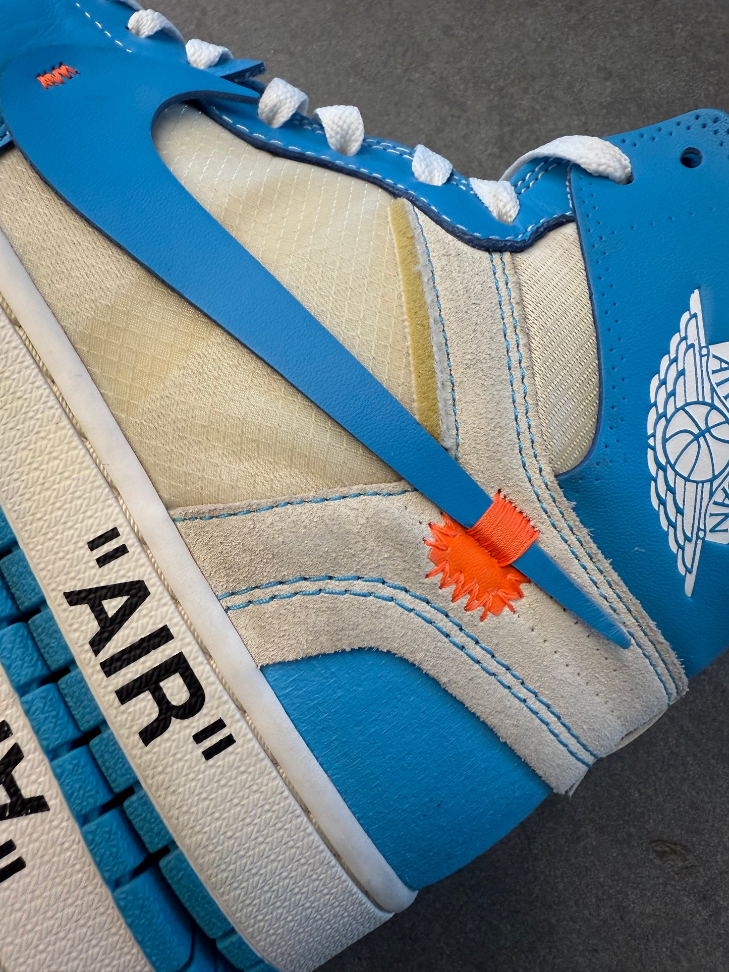 2018 SIZE 10.5 OFF-WHITE JORDAN 1 UNIVERSITY BLUE (PRE-OWNED NO BOX/LACES)