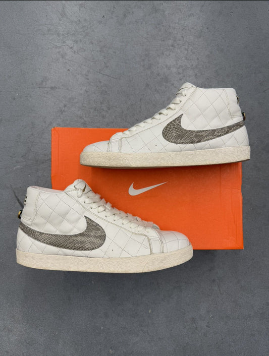 SIZE 12 2006 NIKE SB SUPREME BLAZER (PRE-OWNED, WITH REPLACEMENT BOX)