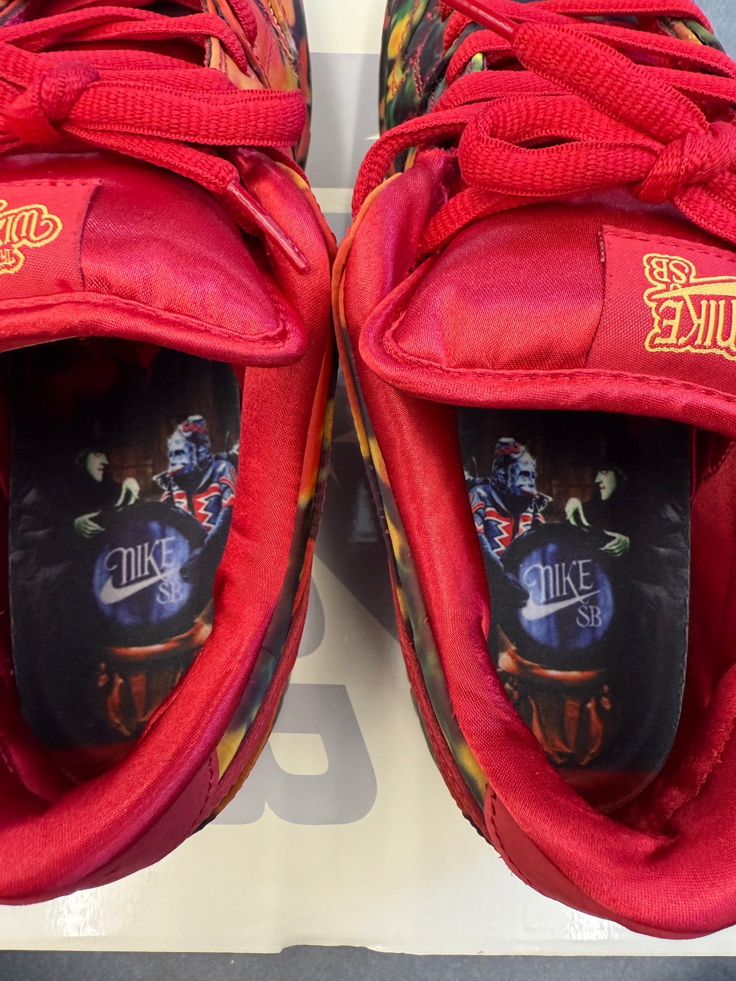 2024 SIZE 12 NIKE SB DUNK LOW THE WIZARD OF OZ POPPY FIELD (PRE-OWNED WITH BOX)