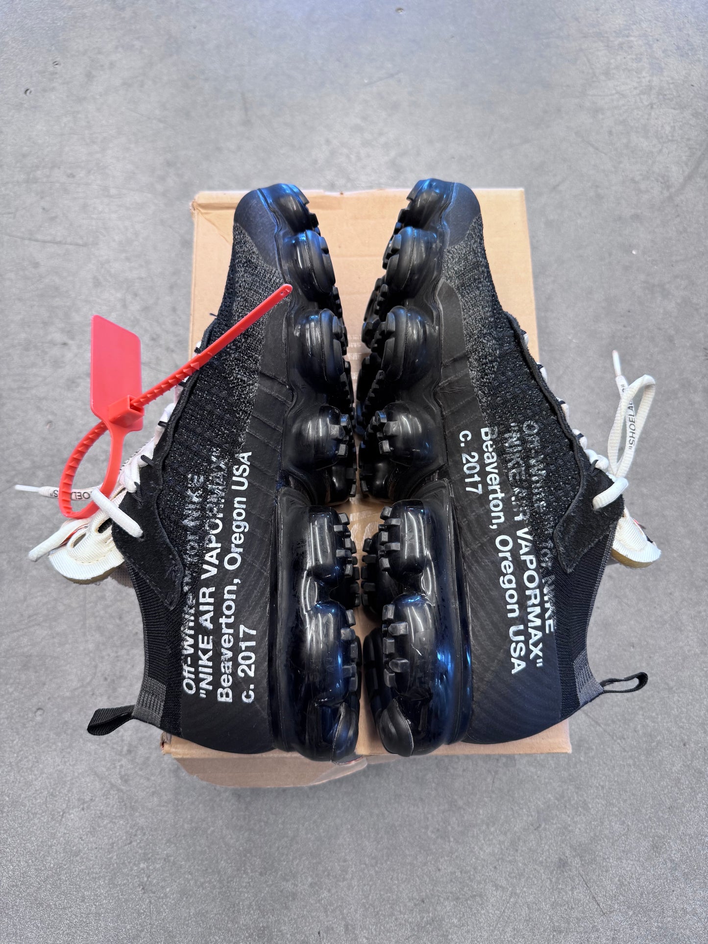 2017 SIZE 9 OFF-WHITE X NIKE THE TEN VAPORMAX (PRE OWNED WITH BOX AND ZIP TIE NO EXTRA LACES)
