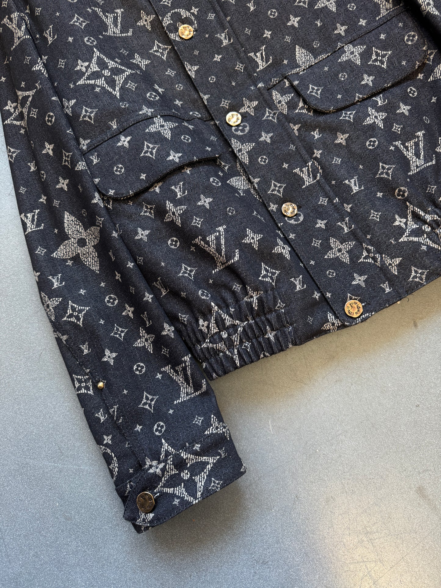 LOUIS VUITTON BLACK STARRY PRINT MONOGRAM DENIM FULL-ZIP BUTTON-UP JACKET - SIZE 46 (PRE-OWNED WITH GARMENT PROTECTOR)