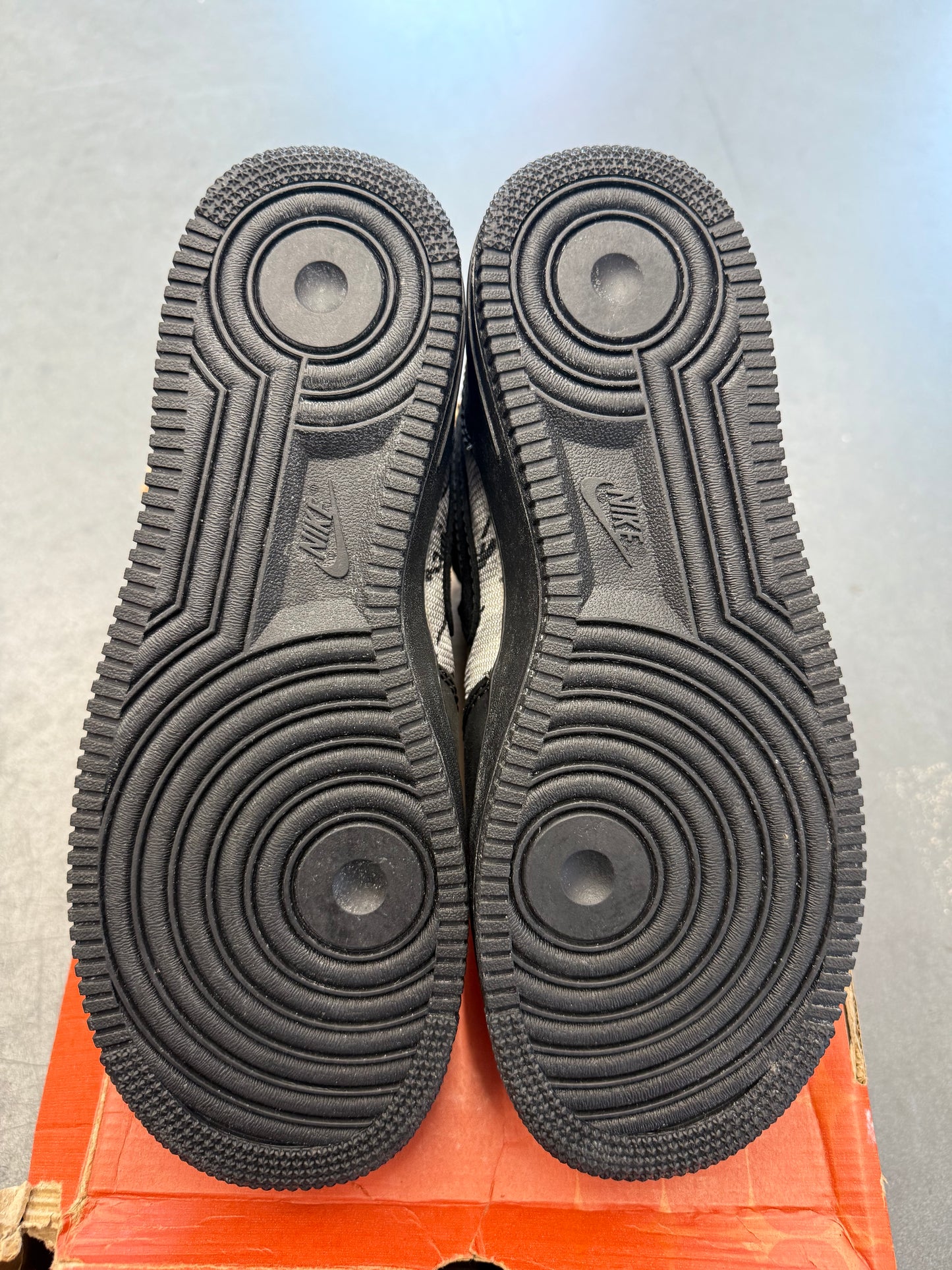 2003 SIZE 8 NIKE AIR FORCE 1 MID NORT RECON (PRE-OWNED WITH BOX)