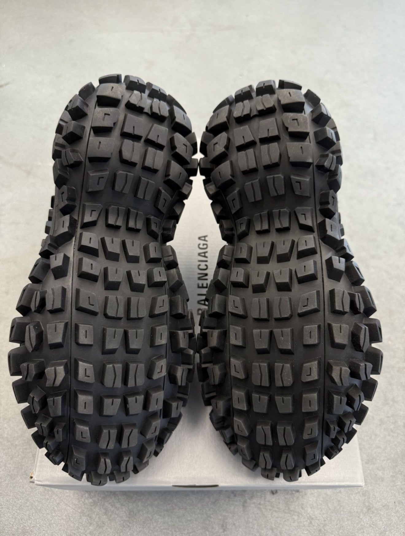SIZE 43/10-10.5 BALENCIAGA DEFENDER CLOG BLACK (NEW WITH BOX)