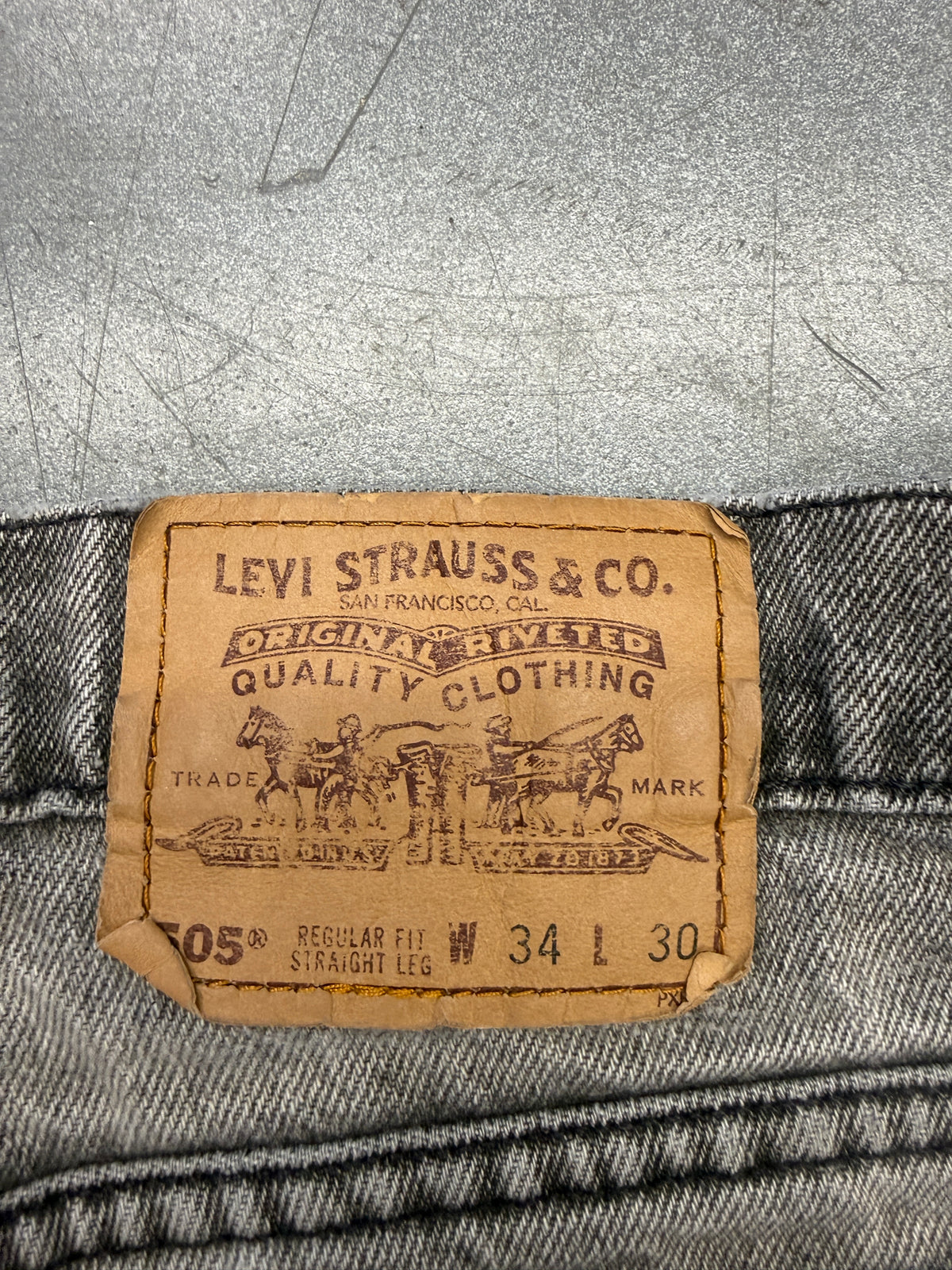 VINTAGE LEVI'S 505 REGULAR FIT FADED BLACK DENIM JEANS (34X30)