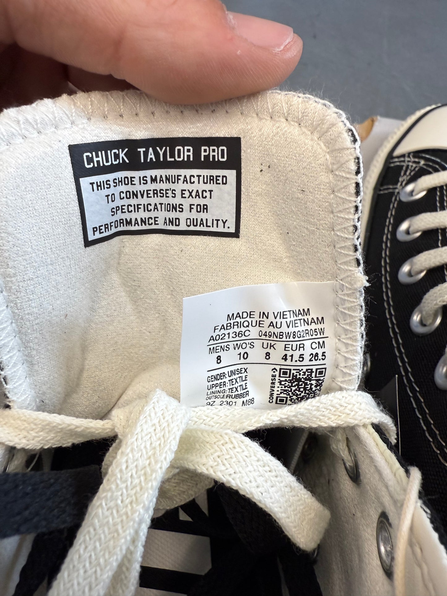 SIZE 8 CONVERSE CHUCK 70 HI - BLACK (WITH BOX)