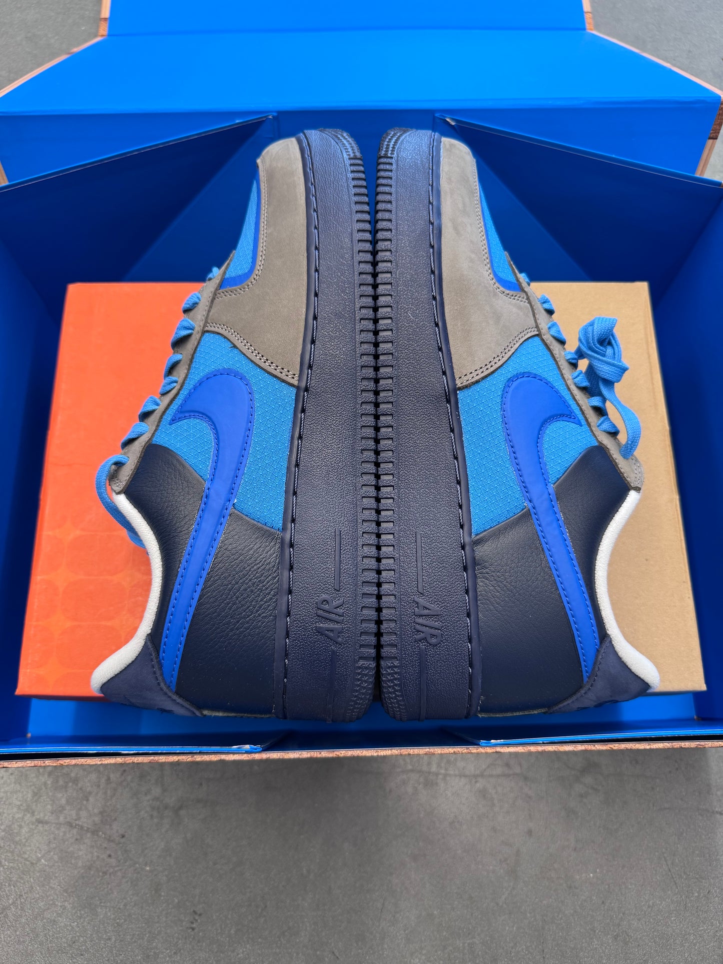 2024 SIZE 9.5 NIKE AIR MAX 95 & NIKE AIR FORCE 1 LOW STASH SPECIAL BOX (WITH POSTER) (SIGNED) (BRAND NEW OG ALL)