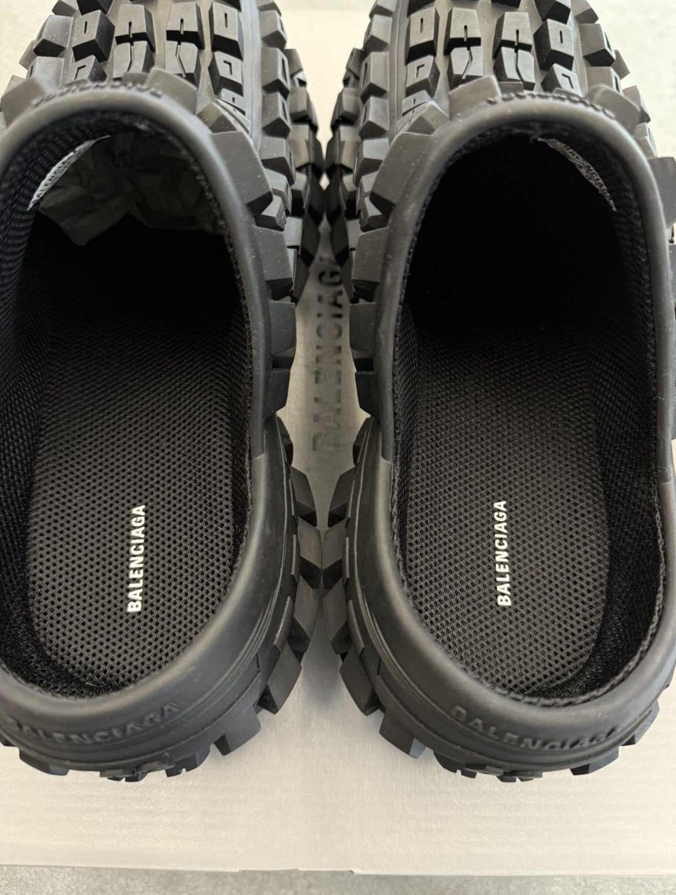 SIZE 43/10-10.5 BALENCIAGA DEFENDER CLOG BLACK (NEW WITH BOX)