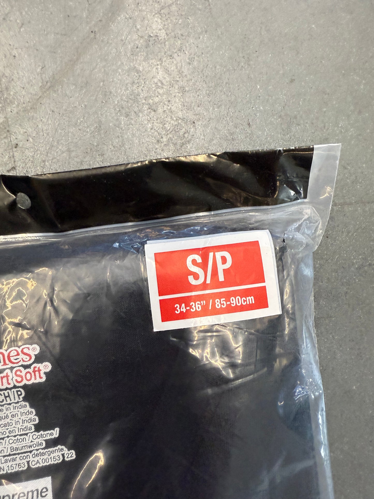SUPREME HANES TAGLESS T-SHIRTS BLACK 3 PACK (S)