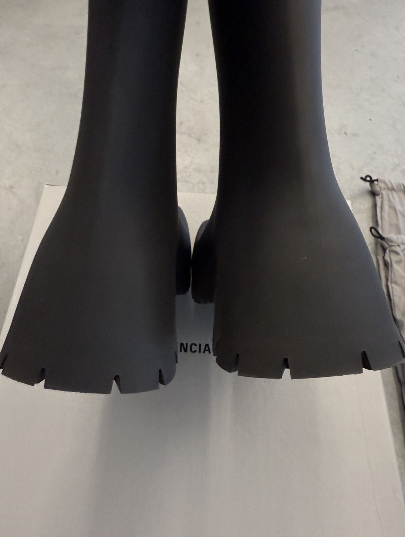 SIZE 39 BALENCIAGA BLACK RUBBER TROOPER BOOTIE