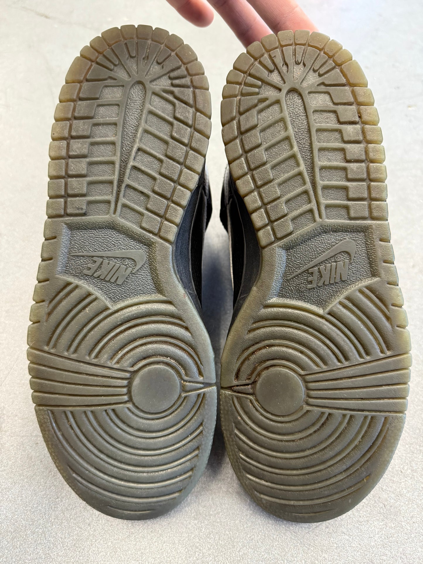 2004 SIZE 7.5 NIKE DUNK HIGH X PHARRELL WILLIAMS N.E.R.D. (PRE-OWNED WITH BOX)