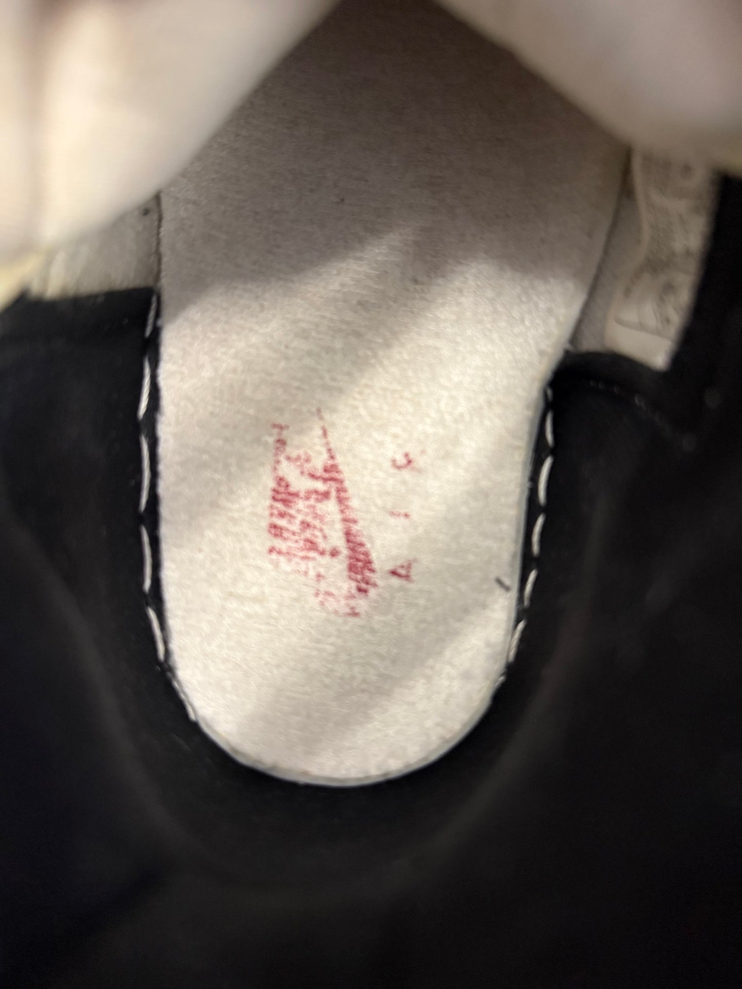 SIZE 7.5 1994 AIR JORDAN 1 CHICAGO HIGH (OG ALL + SIZE 8 BOX)