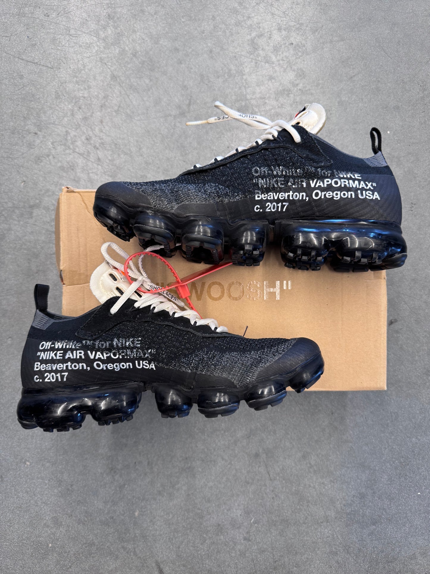 2017 SIZE 9 OFF-WHITE X NIKE THE TEN VAPORMAX (PRE OWNED WITH BOX AND ZIP TIE NO EXTRA LACES)
