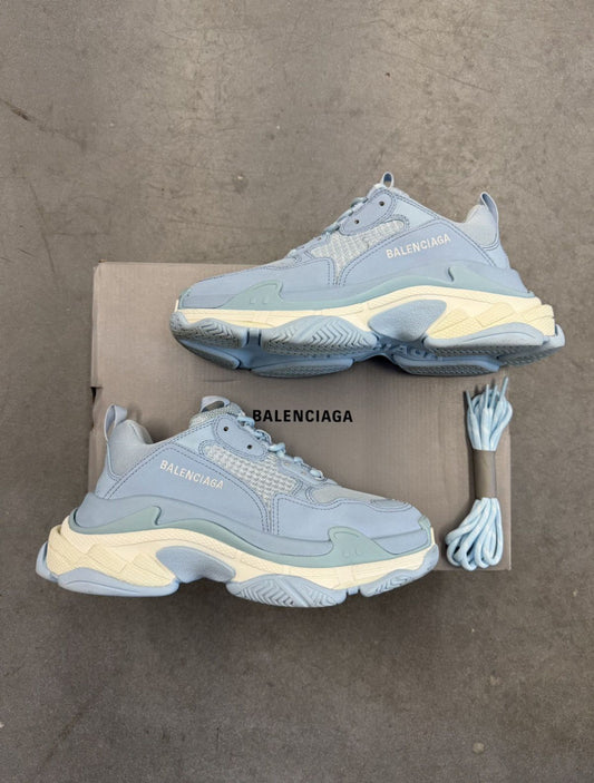 SIZE 39 BALENCIAGA TRIPLE S LIGHT BLUE (PRE-OWNED WITH BOX)