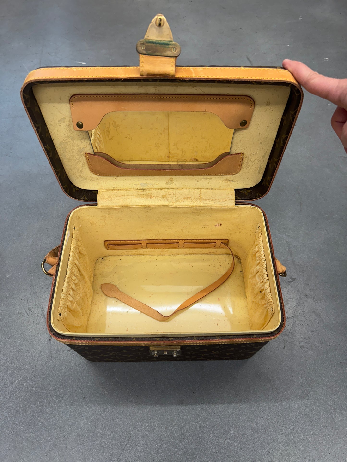 LOUIS VUITTON MONOGRAM VANITY CASE BOX