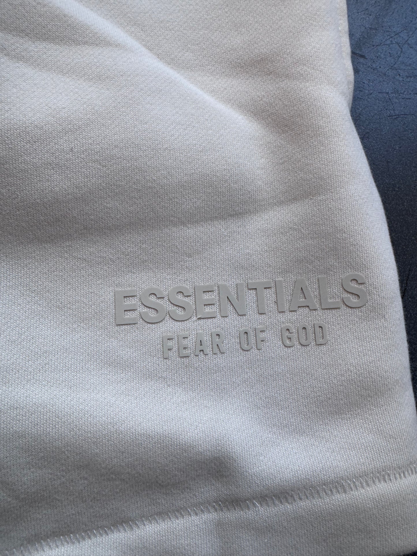 ESSENTIALS FEAR OF GOD SHORTS - WHITE