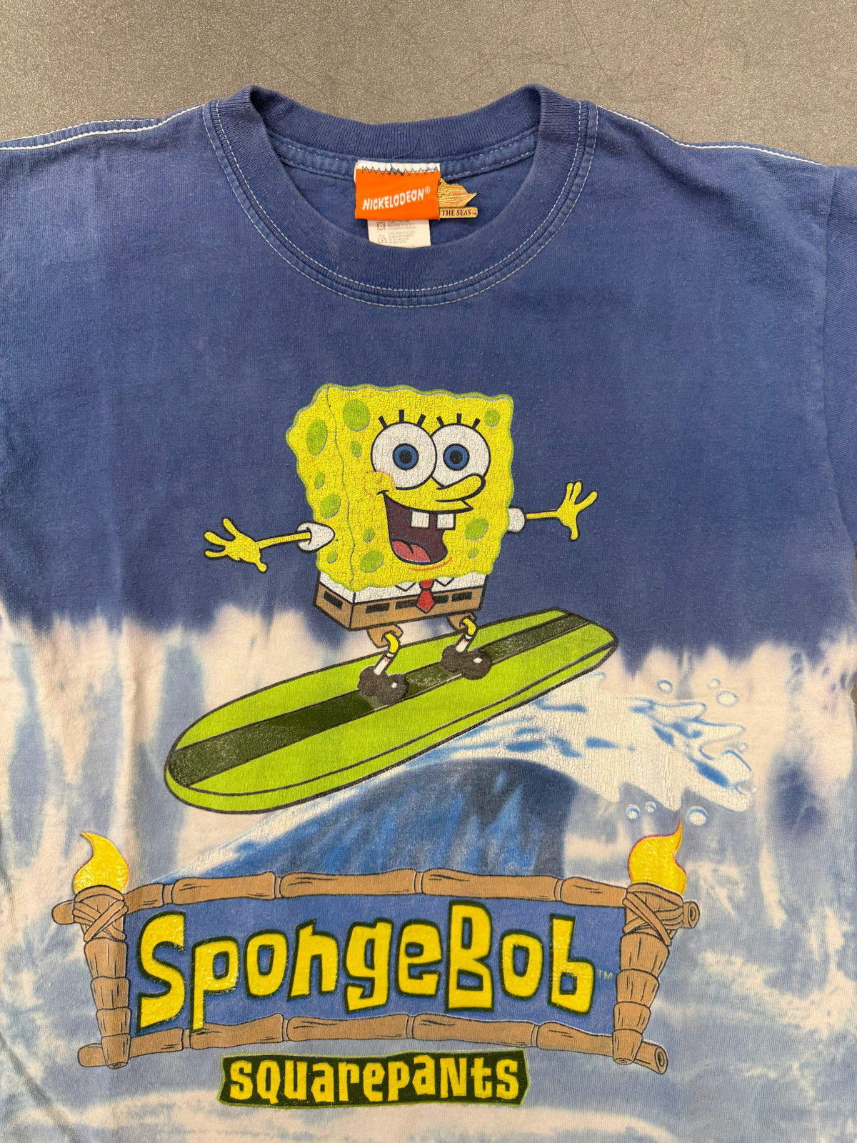 2002 SPONGEBOB SQUAREPANTS SURFING TIE-DYE YOUTH TEE (NICKELODEON TAG)