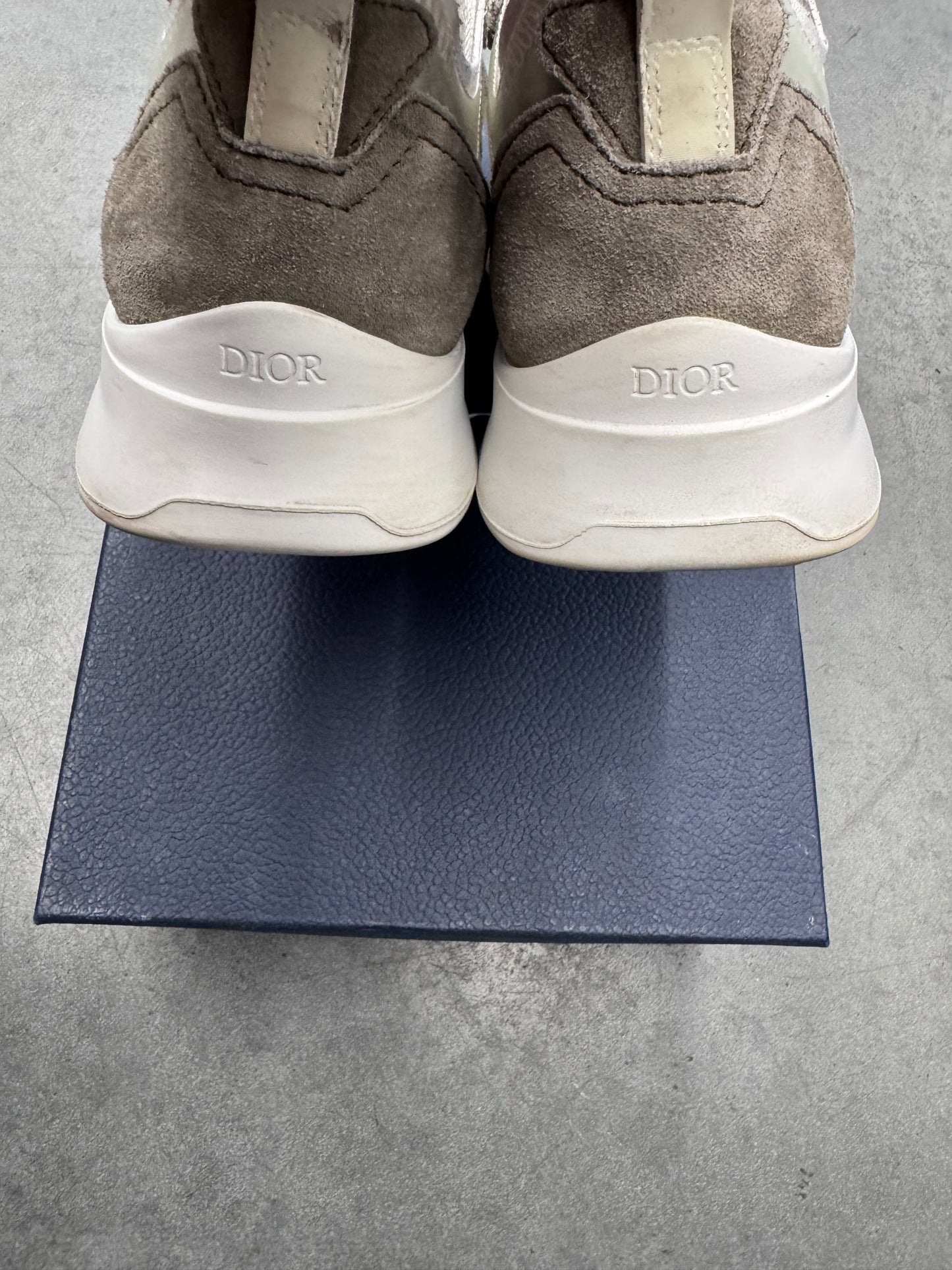 SIZE 42 DIOR B25 RUNNER SNEAKER (PRE-OWNED WITH BOX)
