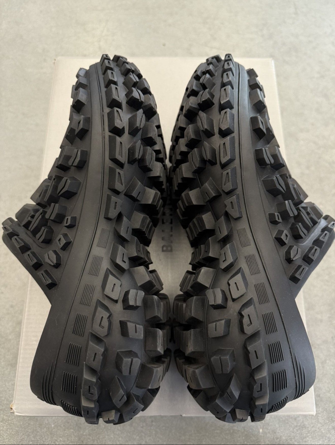 SIZE 43/10-10.5 BALENCIAGA DEFENDER CLOG BLACK (NEW WITH BOX)