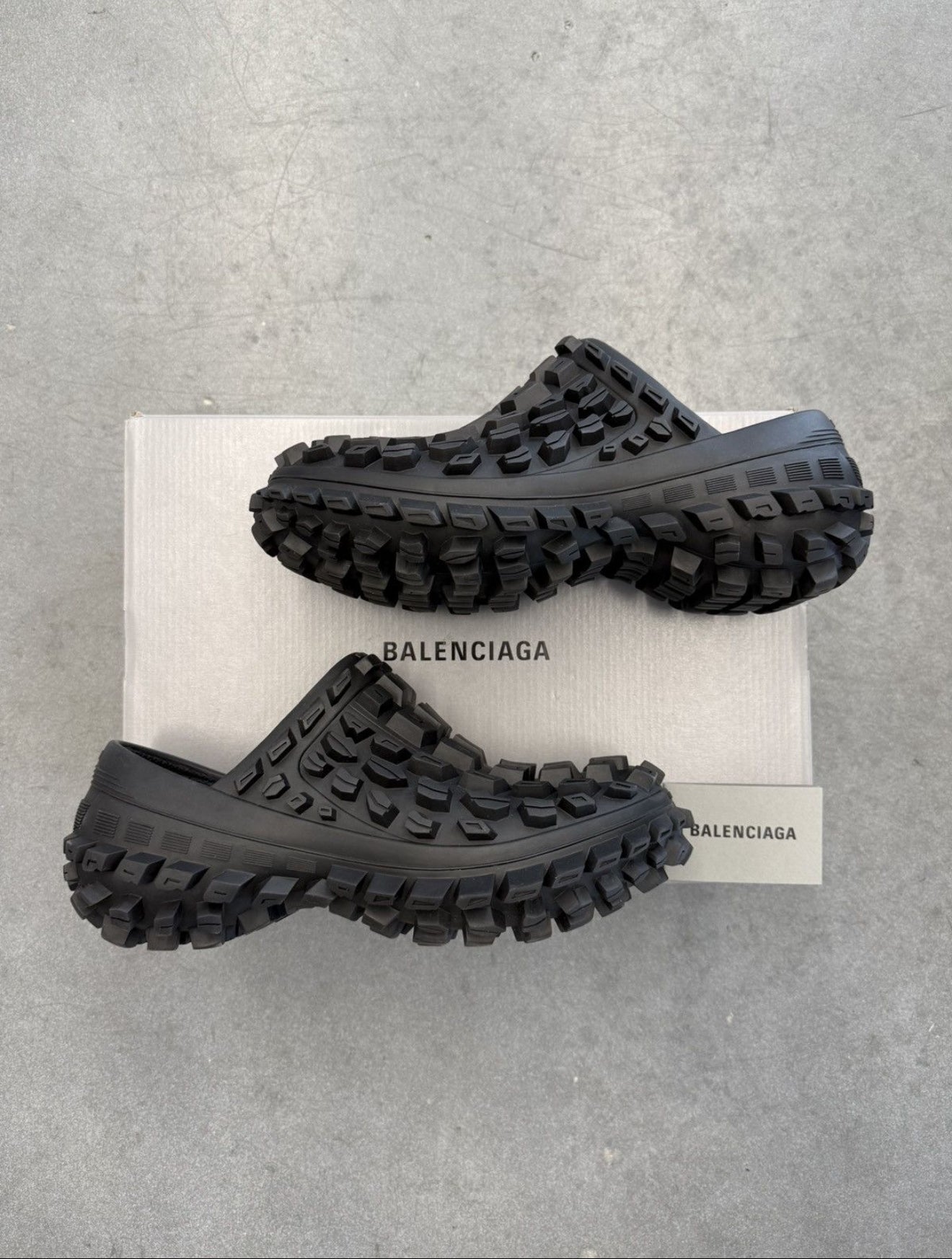 SIZE 43/10-10.5 BALENCIAGA DEFENDER CLOG BLACK (NEW WITH BOX)