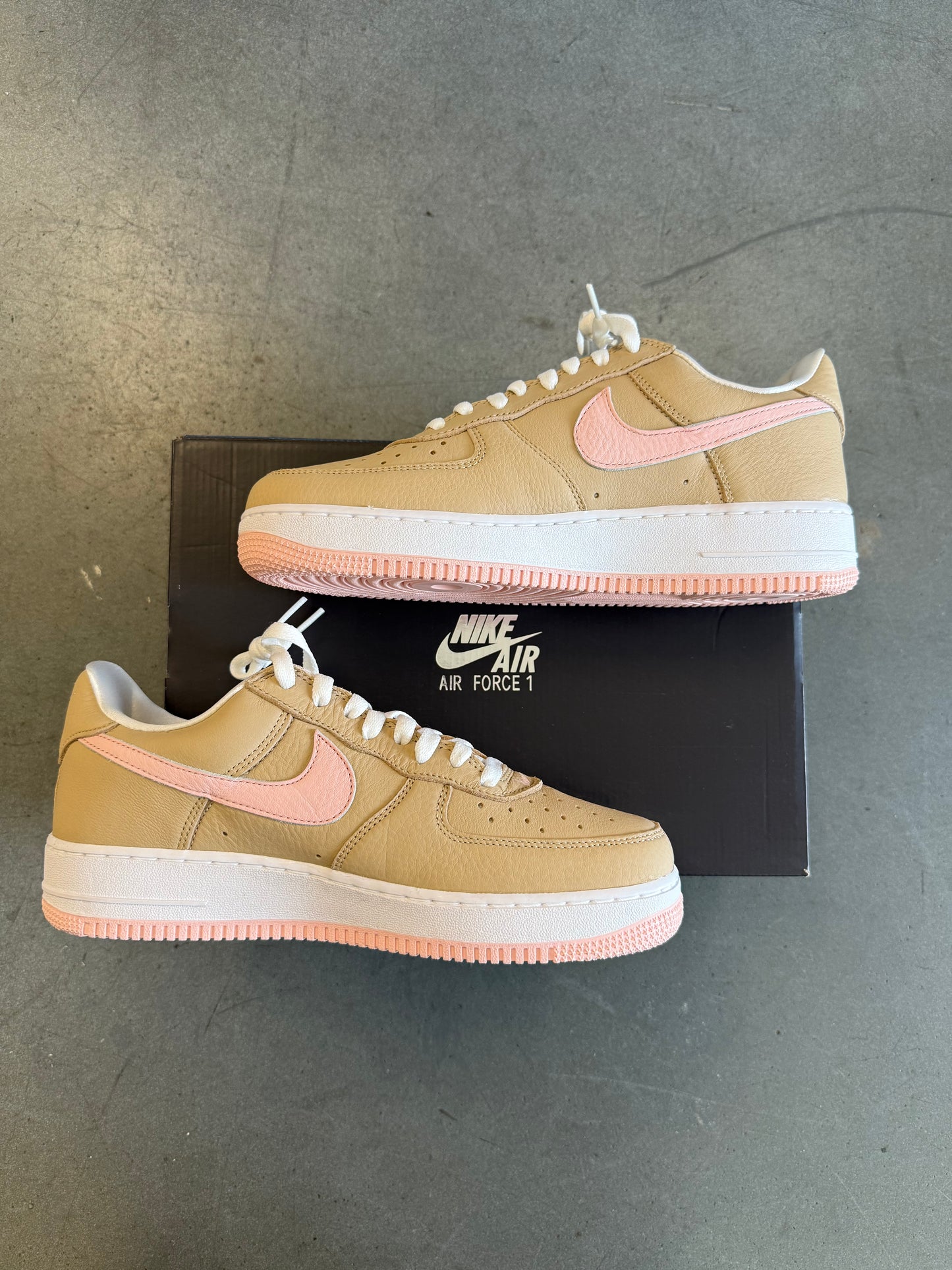2024 SIZE 9.5 NIKE AIR FORCE 1 LOW LINEN (NEW WITH BOX)