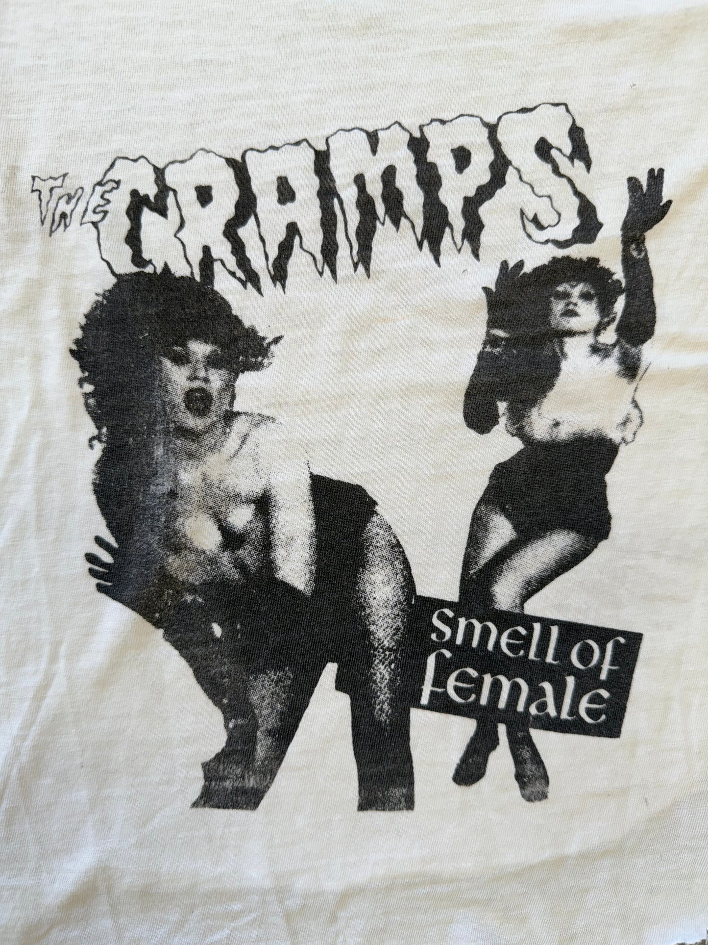 1983 THE CRAMPS SMELL OF FEMALE CROPPED TEE (PULLED TAG)