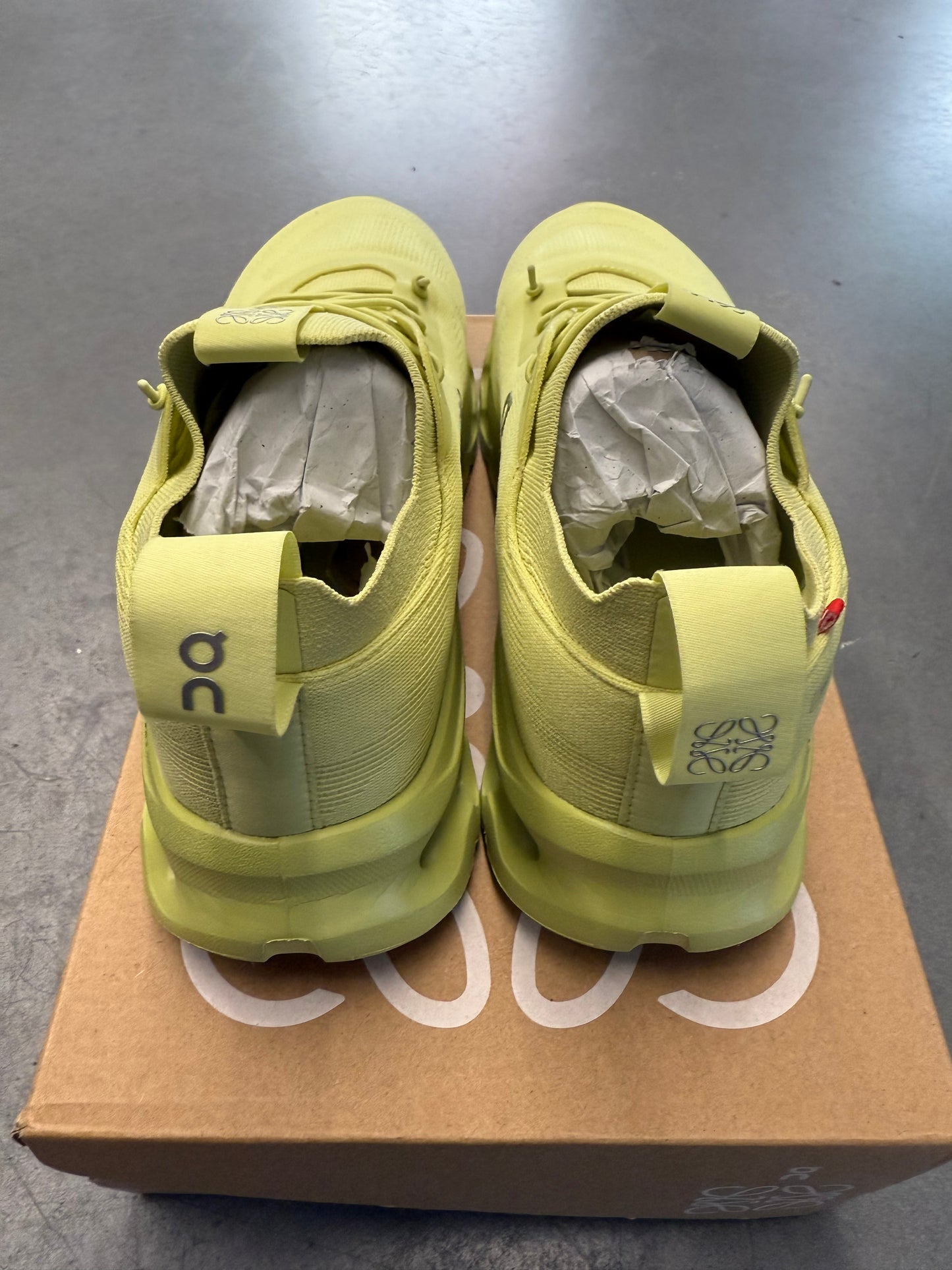 2023 SIZE 8 CLOUDTILT LOEWE - LIME GREEN (PRE-OWNED WITH BOX)