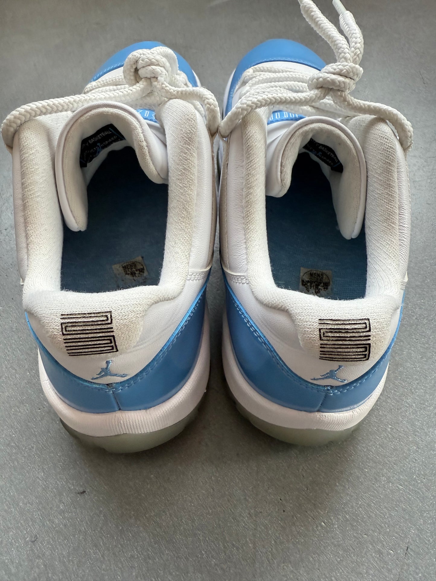 2017 SIZE 10.5 JORDAN 11 RETRO LOW UNIVERSITY BLUE (PRE-OWNED NO BOX)