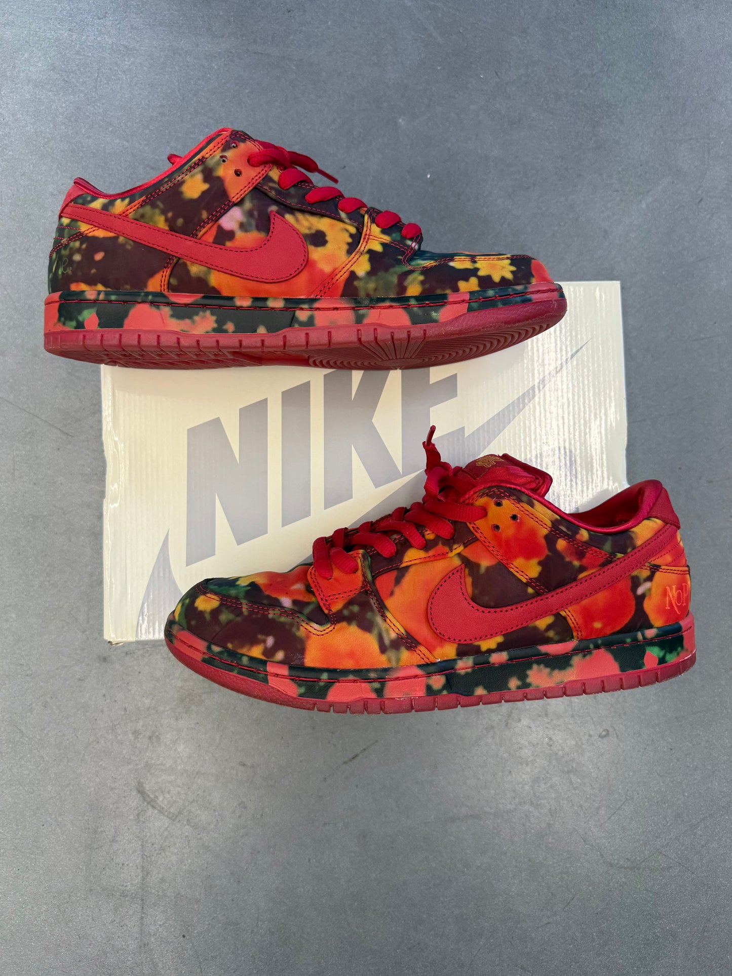 2024 SIZE 12 NIKE SB DUNK LOW THE WIZARD OF OZ POPPY FIELD (PRE-OWNED WITH BOX)