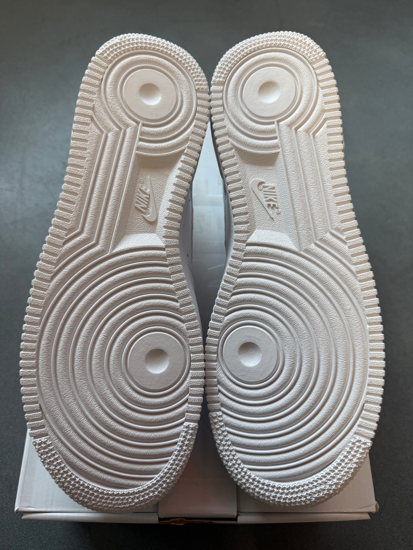 2017 SIZE 9.5 NIKE AIR FORCE 1 ROC-A-FELLA (AF100) (NEW WITH BOX)