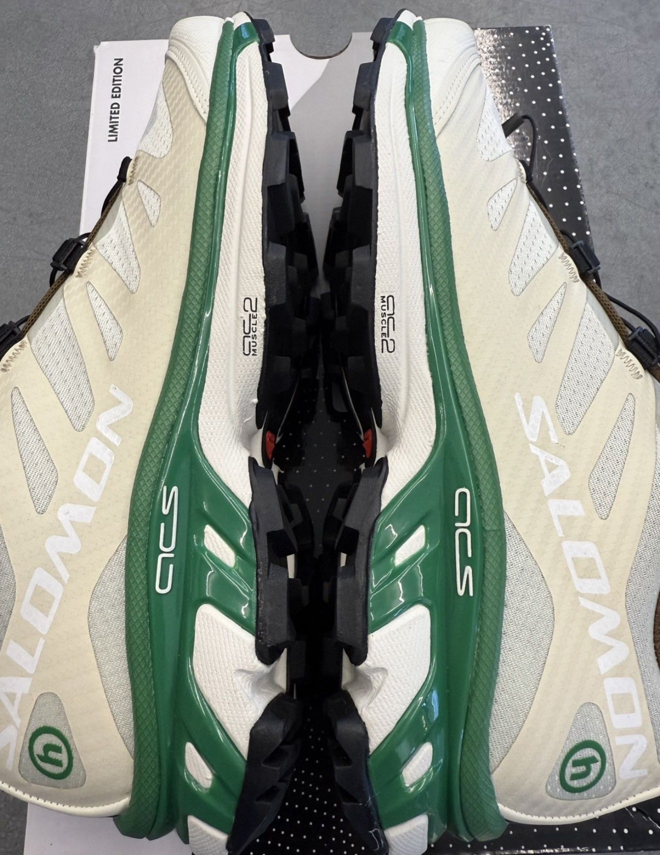 SIZE 8 SALOMON XT-4 HIDDEN NY WHITE (BRAND NEW WITH BOX)