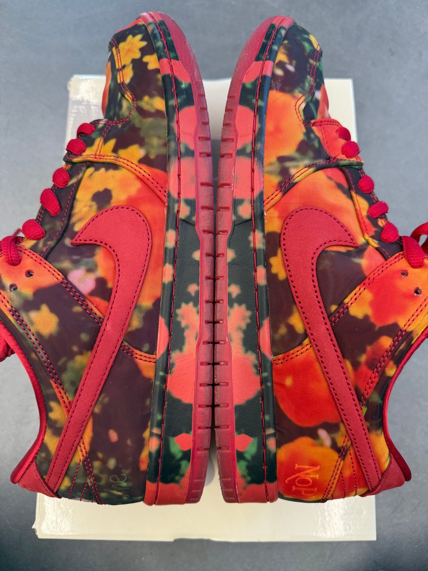 2024 SIZE 12 NIKE SB DUNK LOW THE WIZARD OF OZ POPPY FIELD (PRE-OWNED WITH BOX)