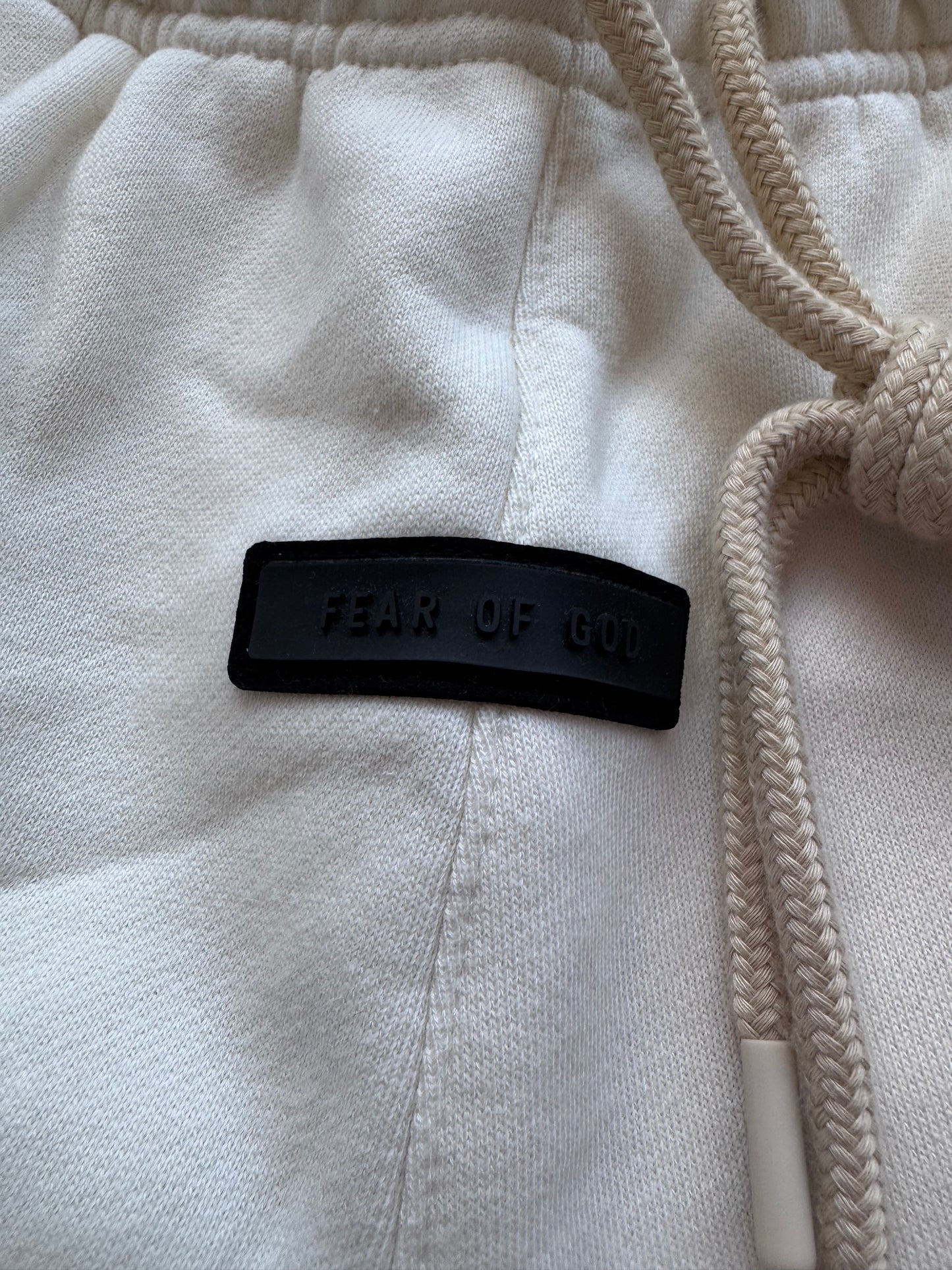 ESSENTIALS FEAR OF GOD SHORTS - WHITE
