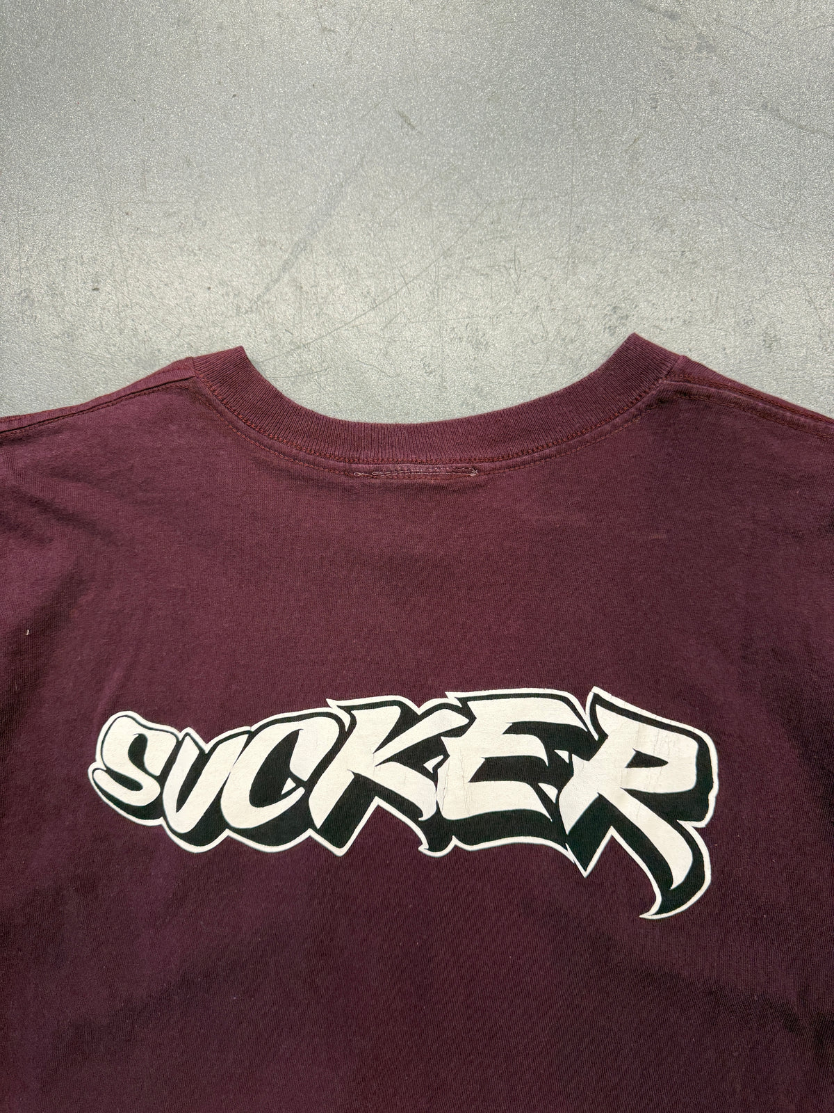 90S SUCKER GRAFFITI TEE (SUCKER TAG)