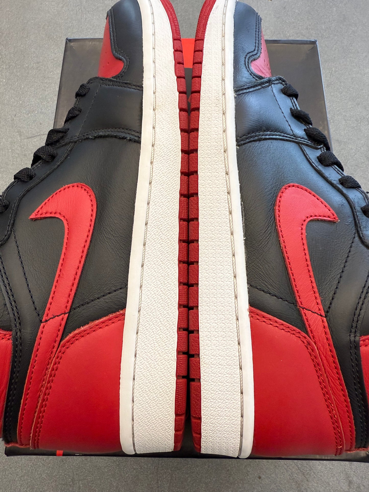 2013 SIZE 9.5 JORDAN 1 RETRO HIGH BRED (PRE-OWNED WITH BOX)