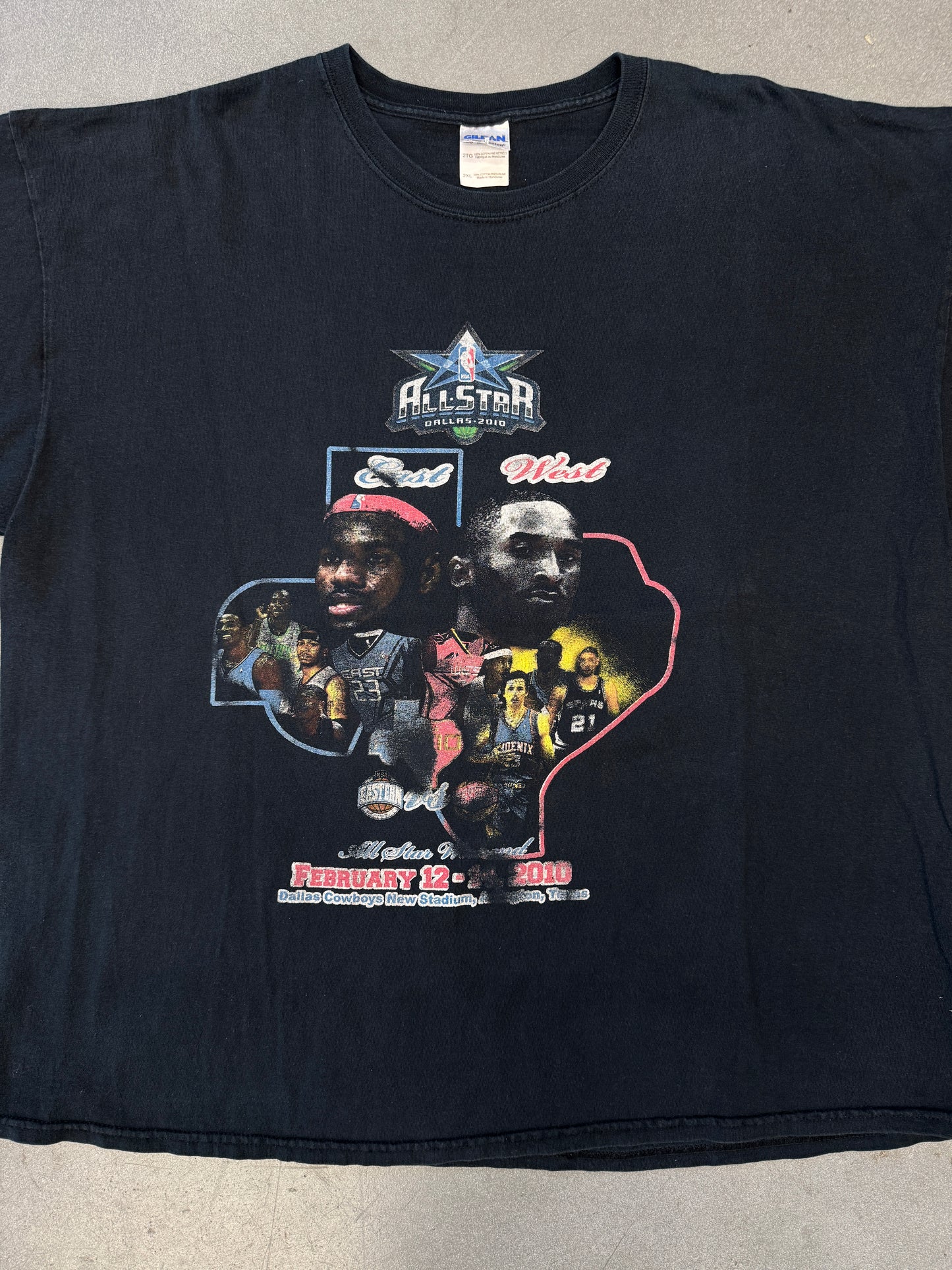 2010 NBA ALL STAR DALLAS BOOTLEG LOT TEE (GILDAN TAG)