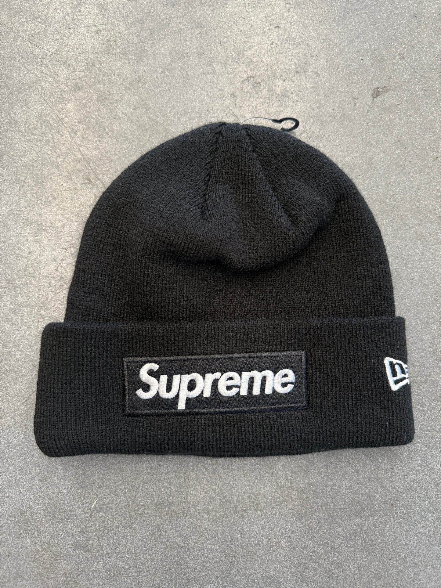 FW23 SUPREME NEW ERA BOX LOGO BEANIE - BLACK