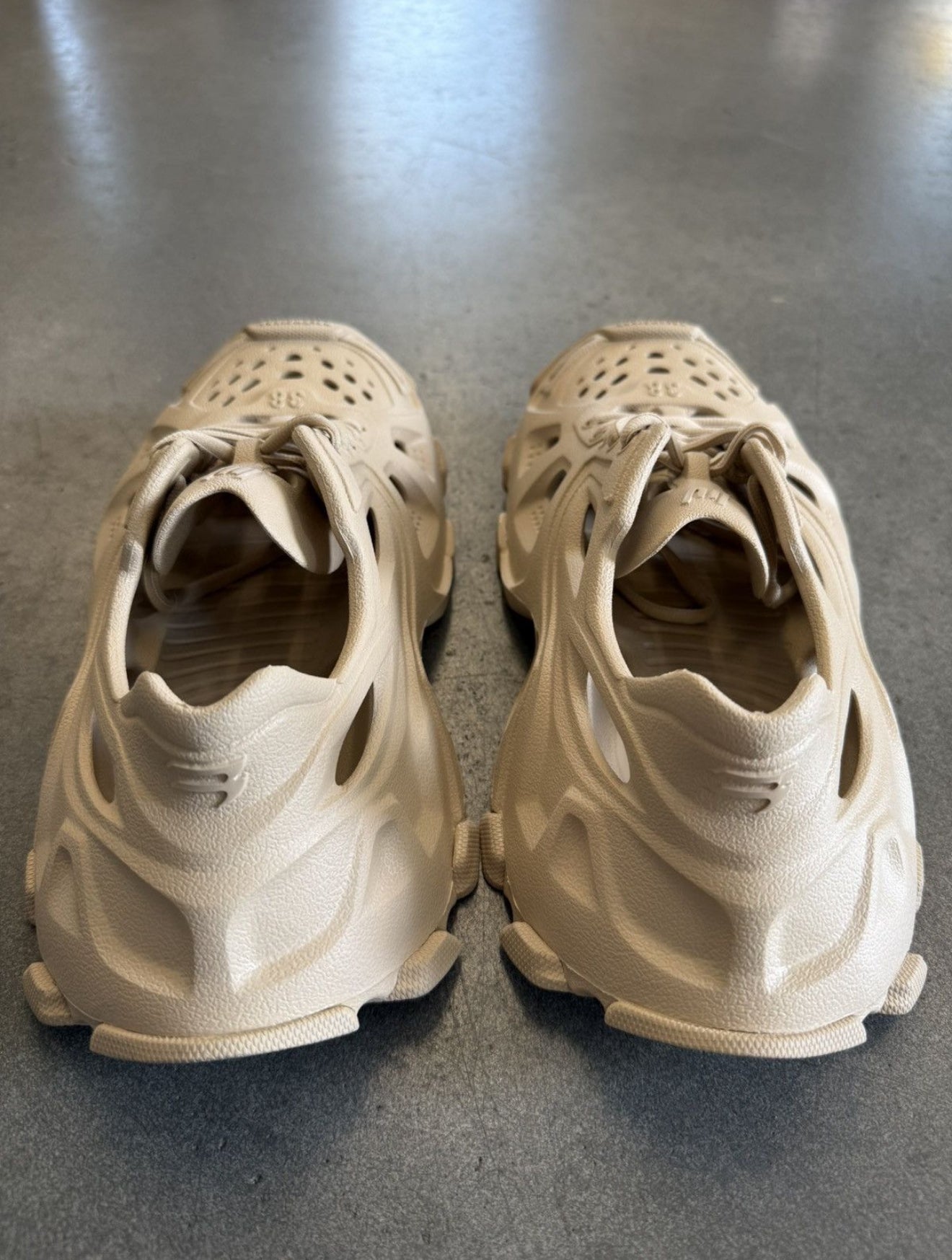 SIZE 38 BALENCIAGA HD LACE UP MOLDED EVA LOW-TOP SNEAKER (PRE-OWNED, NO BOX)