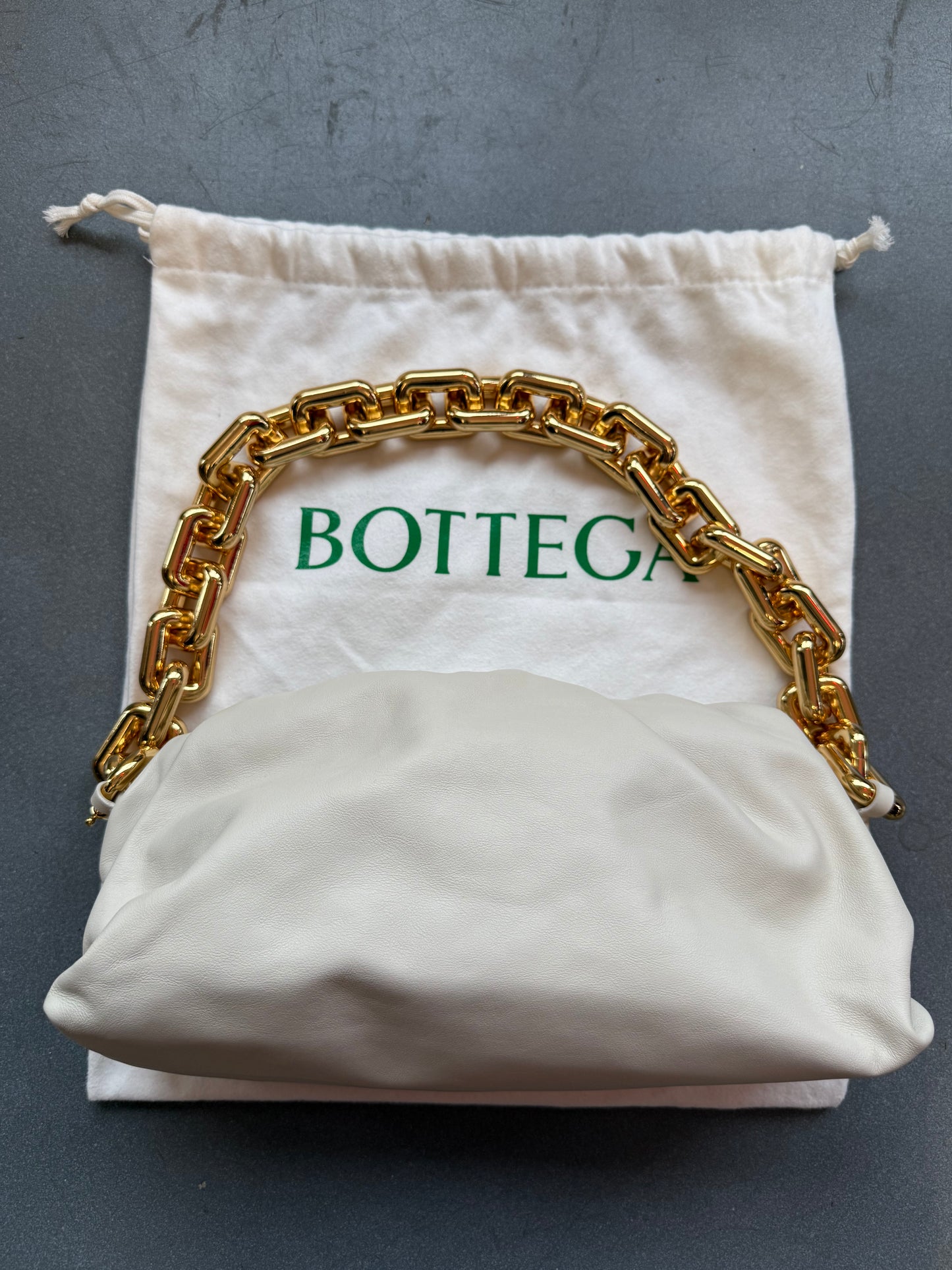 BOTTEGA VENETA LEATHER CHAIN POUCH HANDBAG - PLASTER (NEW WITH DUSTBAG) (TANIA)