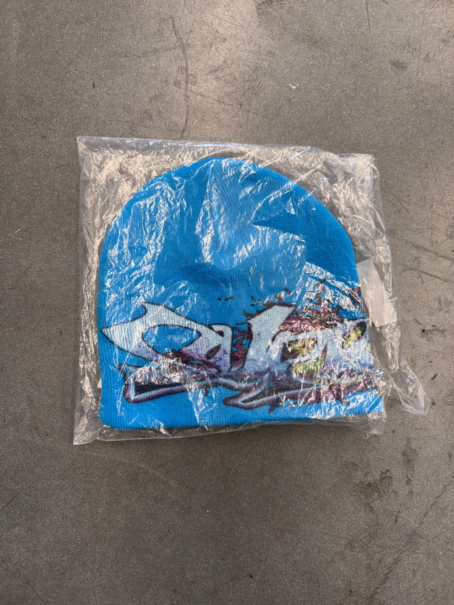 FW25 SUPREME TAG BEANIE (NEW IN REPLACEMENT BAG)