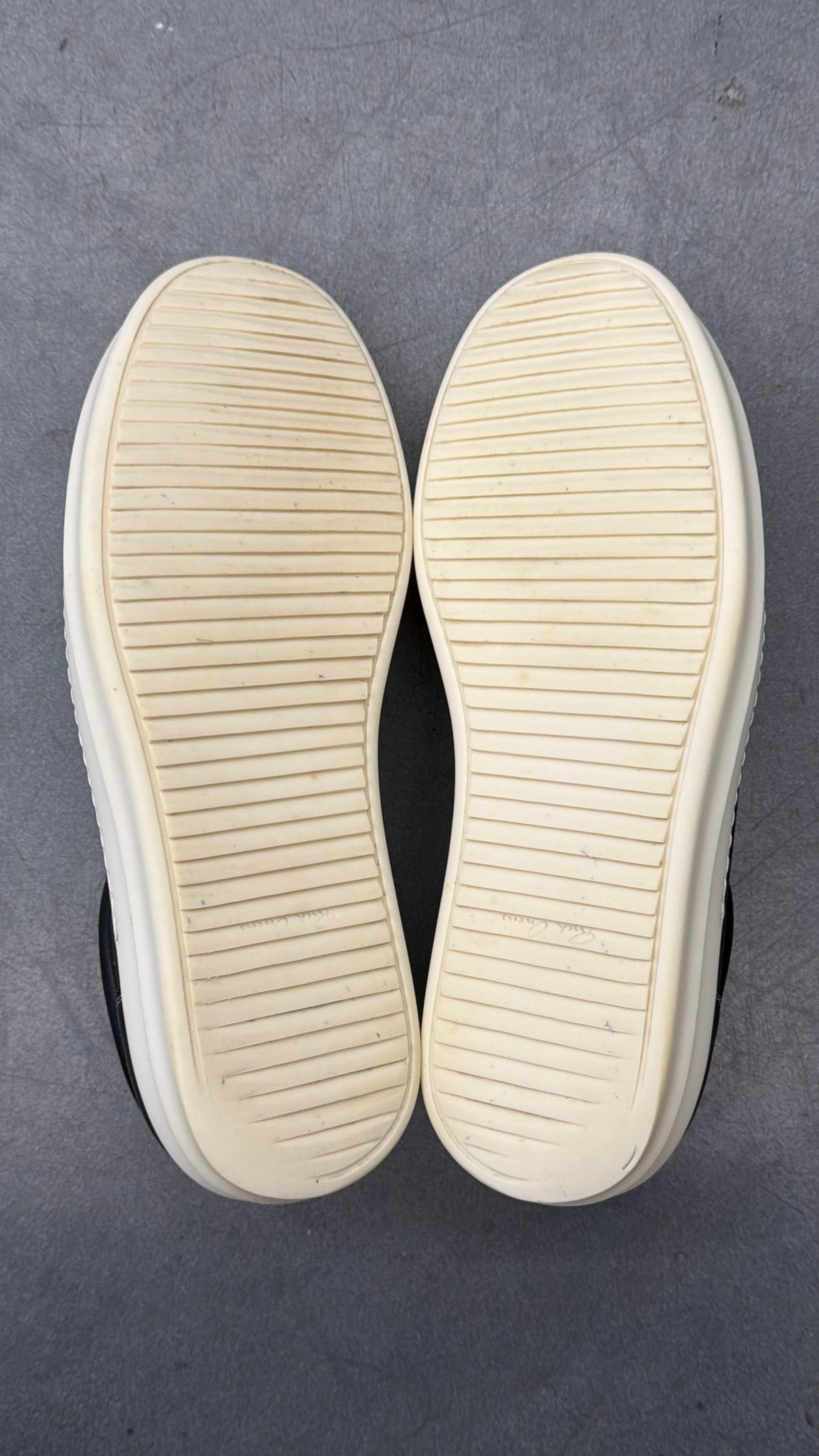 RICK OWENS EARLY VINTAGE LEATHER LOW SNEAKERS - BLACK/MILK (43)
