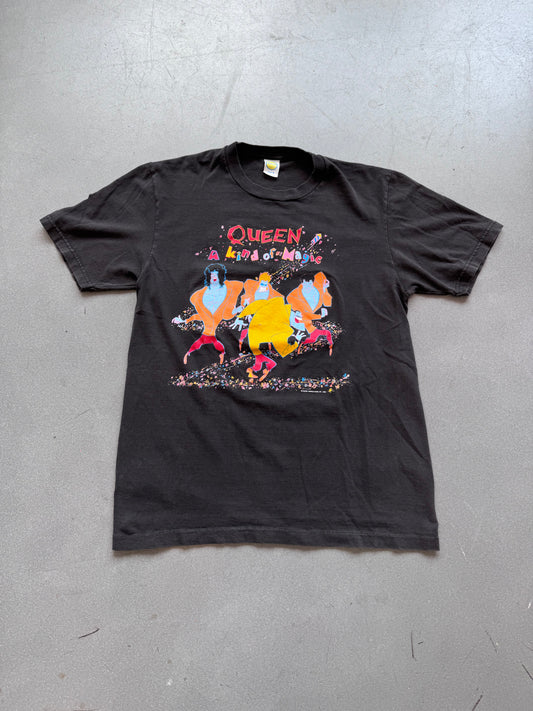 1986 QUEEN 'A KIND OF MAGIC' THE MAGIC TOUR TEE (SUPATEES TAG)
