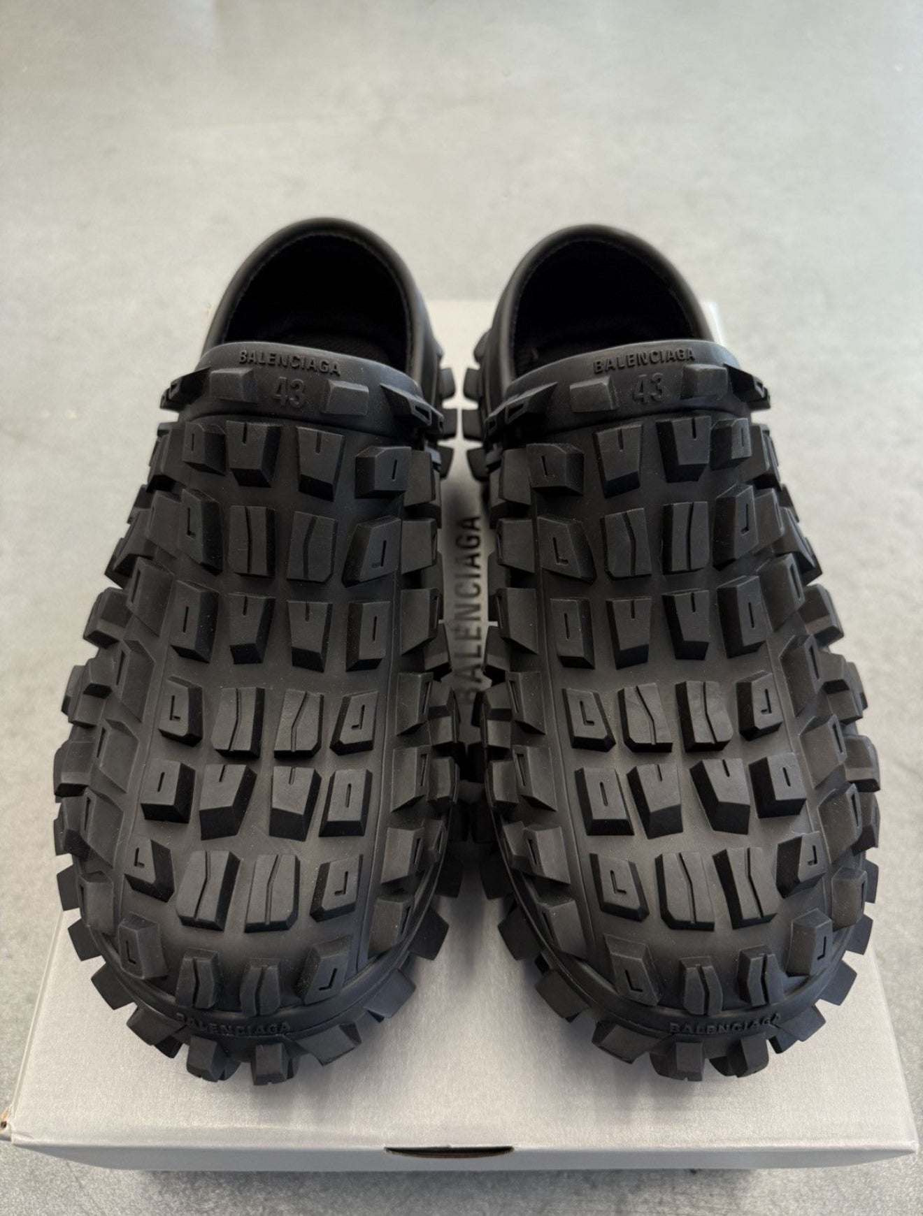 SIZE 43/10-10.5 BALENCIAGA DEFENDER CLOG BLACK (NEW WITH BOX)