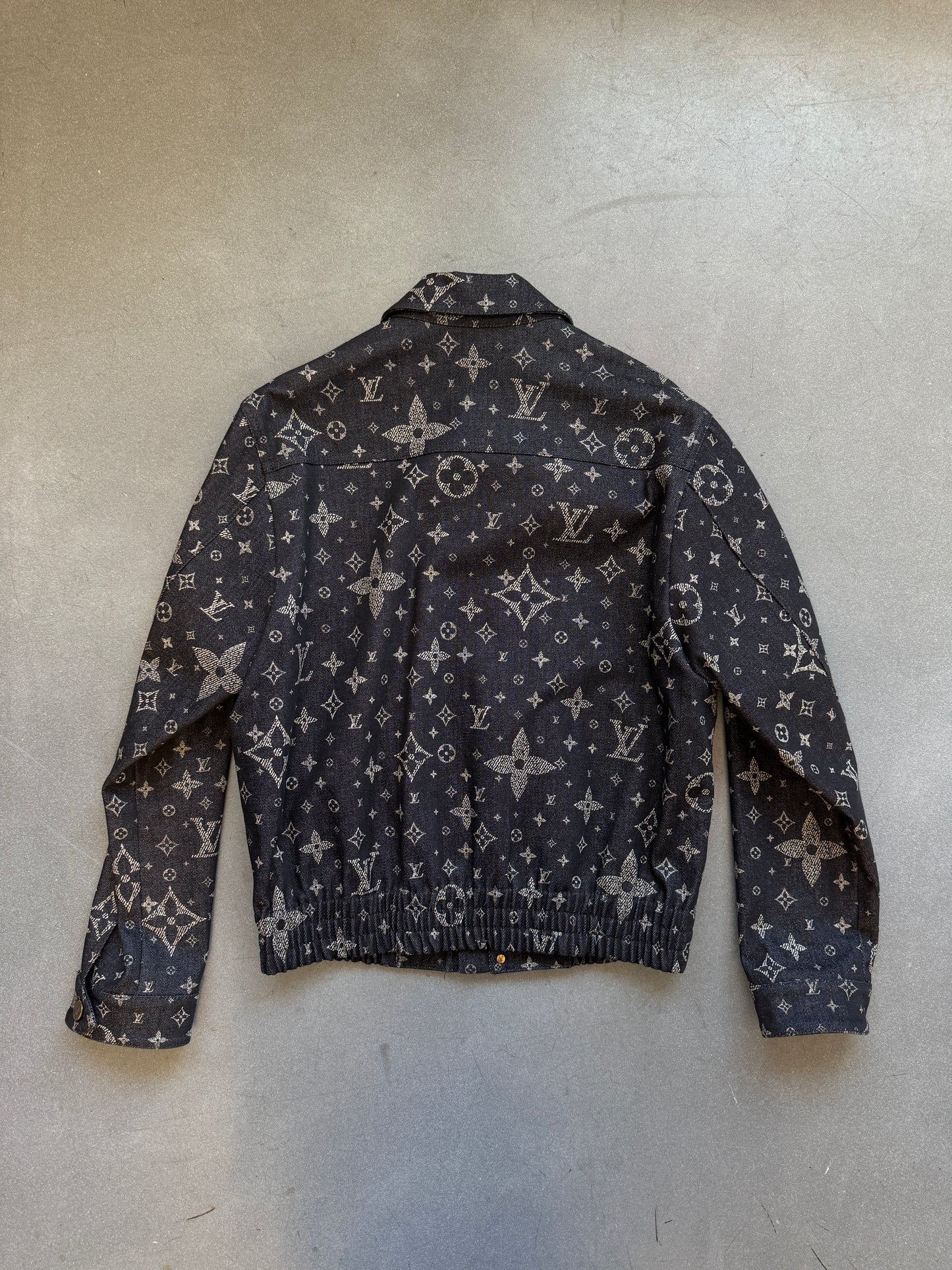 LOUIS VUITTON BLACK STARRY PRINT MONOGRAM DENIM FULL-ZIP BUTTON-UP JACKET - SIZE 46 (PRE-OWNED WITH GARMENT PROTECTOR)