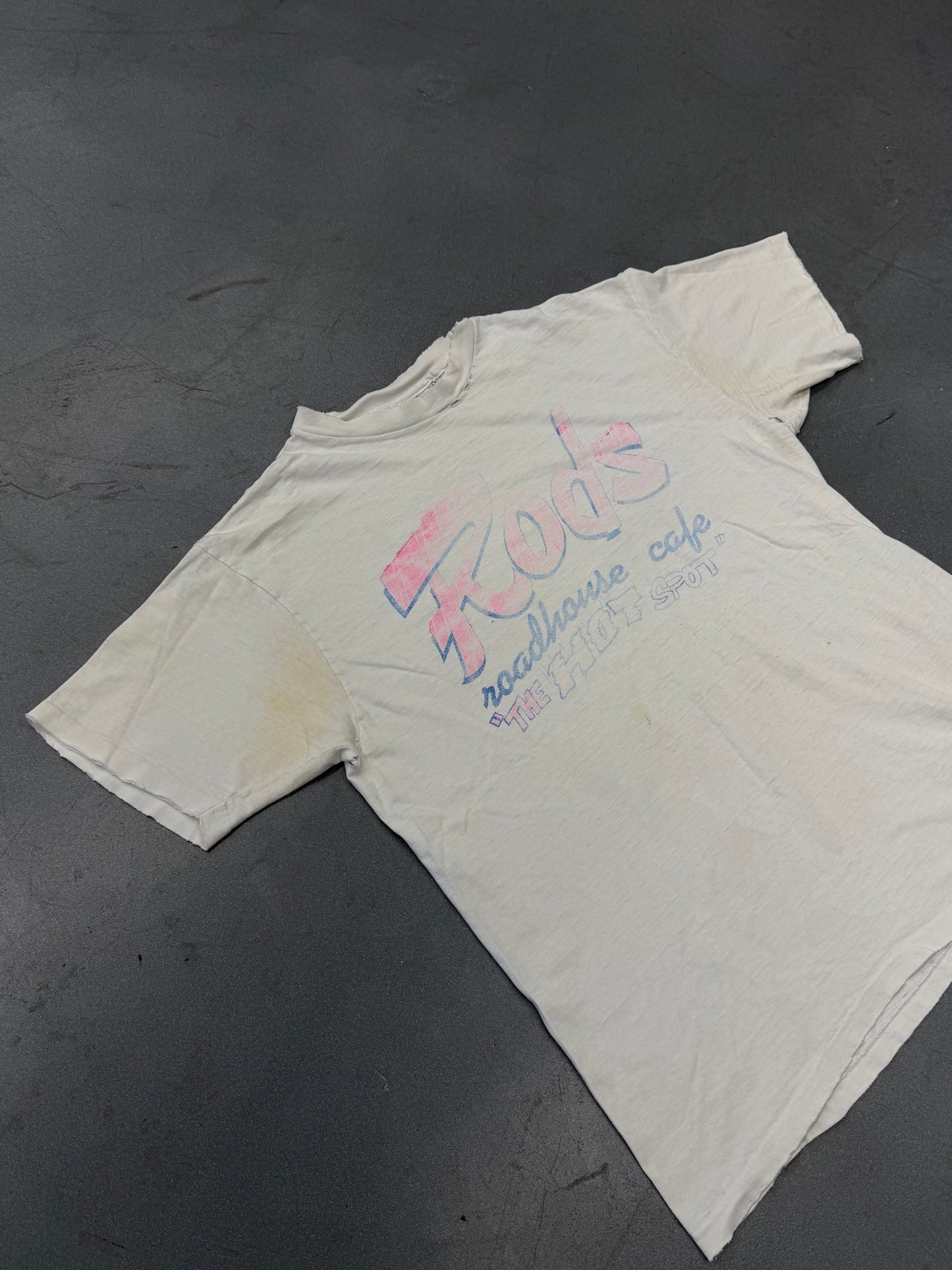 RODS ROADHOUSE CAFE "THE HOT SPOT" 2HOT4U THRASHED TEE (HANES BEEFY TAG)