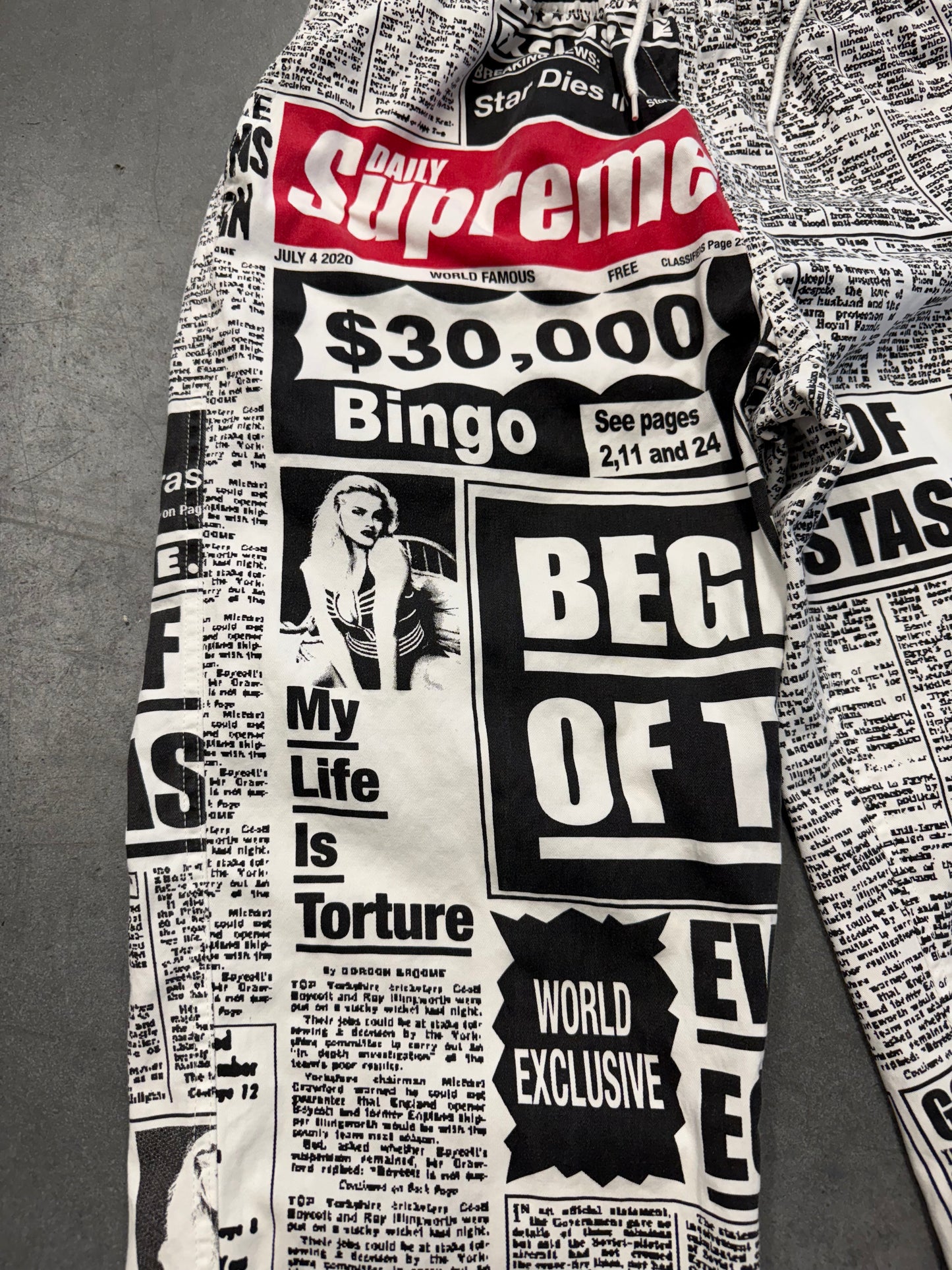 FW18 SUPREME NEWSPRINT SKATE PANT