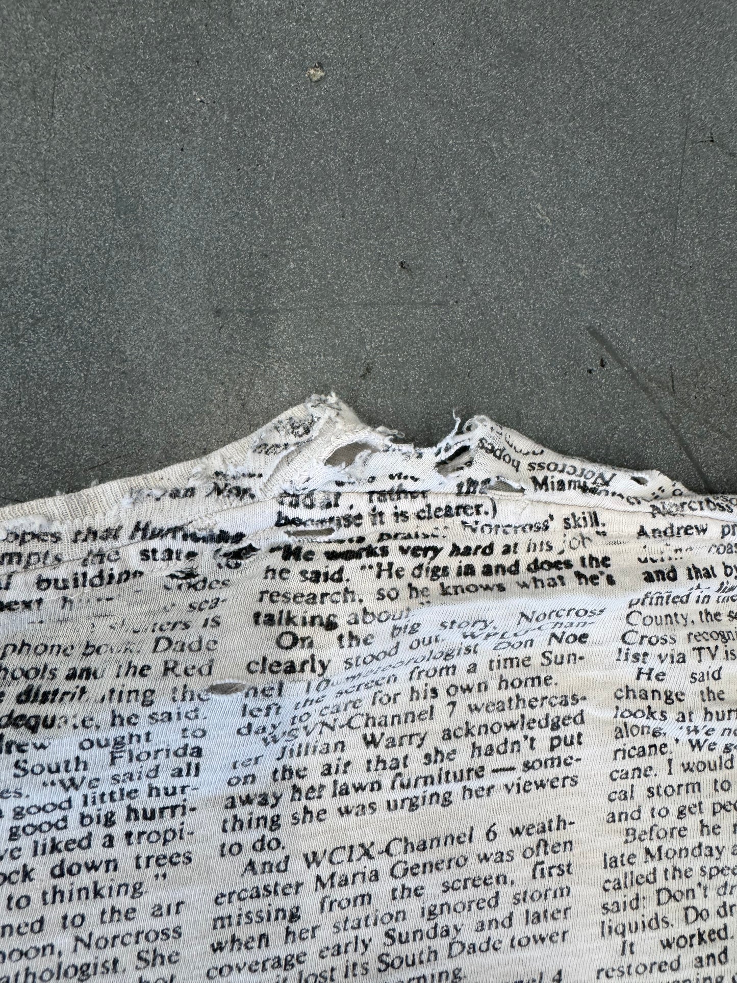 90S HURRICANE ANDREW SHREDDED NEWSPAPER TEE (FADED TAG)