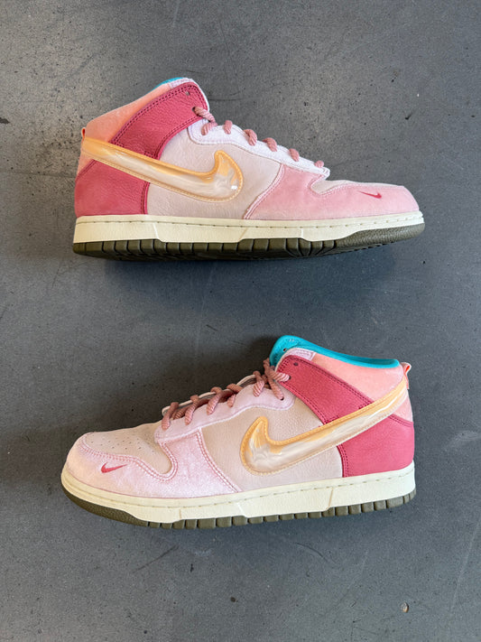 2021 SIZE 11 NIKE DUNK MID SOCIAL STATUS FREE LUNCH STRAWBERRY MILK (PRE-OWNED NO BOX)