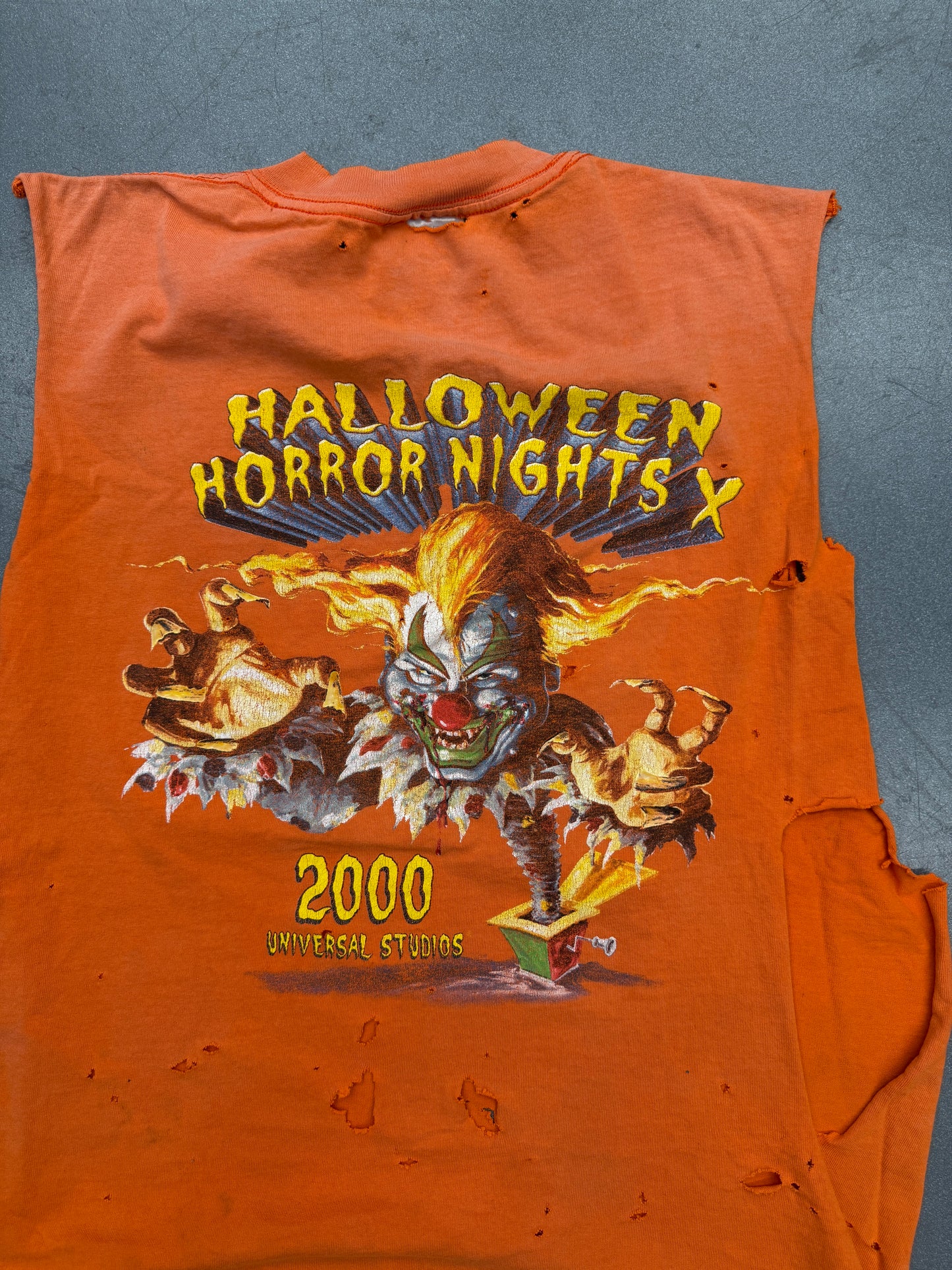 2000 UNIVERSAL HALLOWEEN HORROR NIGHTS X JACK-IN-THE-BOX "ARE YOU AFRAID OF THE DARK?" DISTRESSED CUTOFF TEE