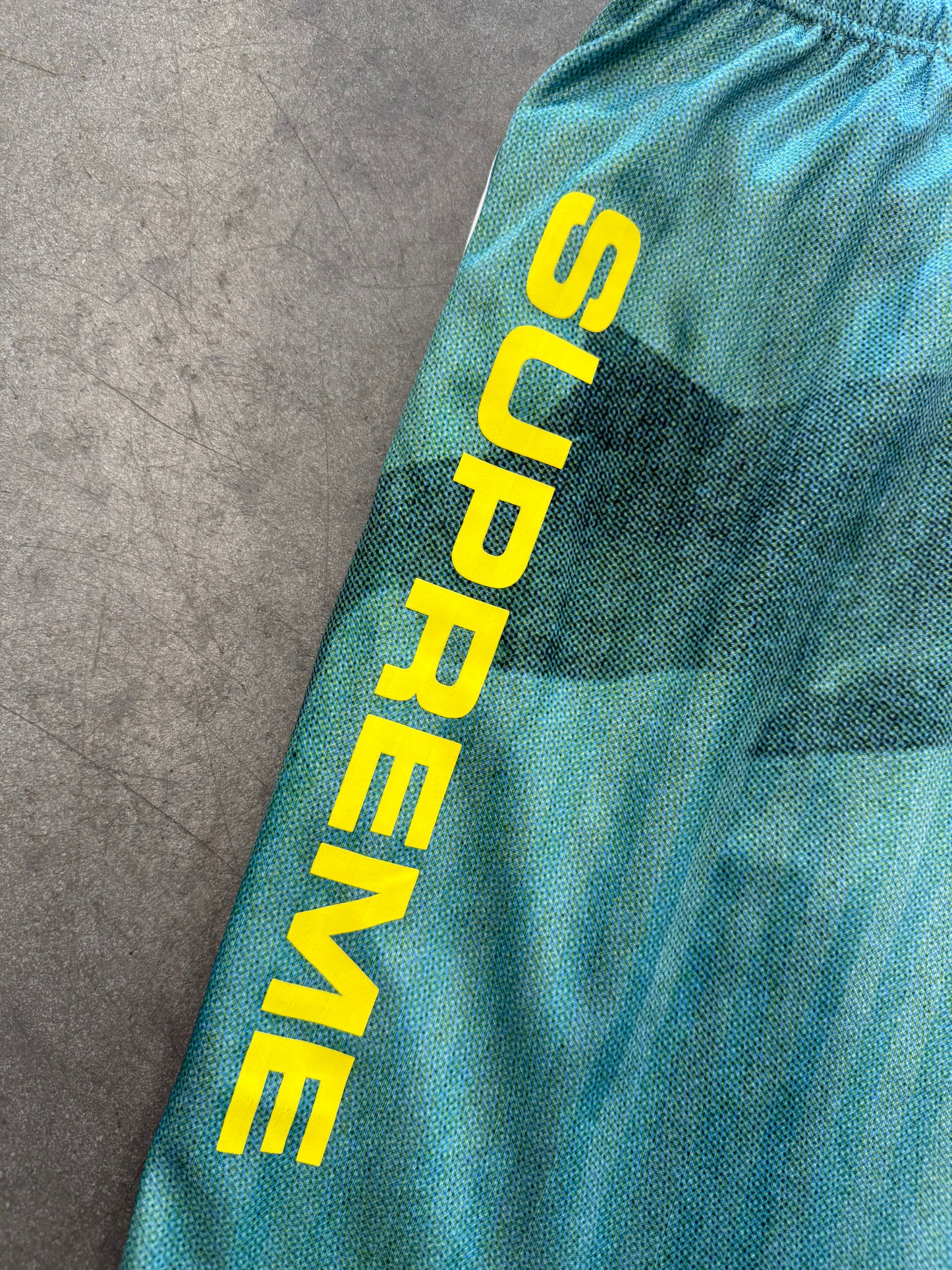 SS25 SUPREME DAMIEN HIRST SHARK SOCCER SHORT - WHITE/TEAL
