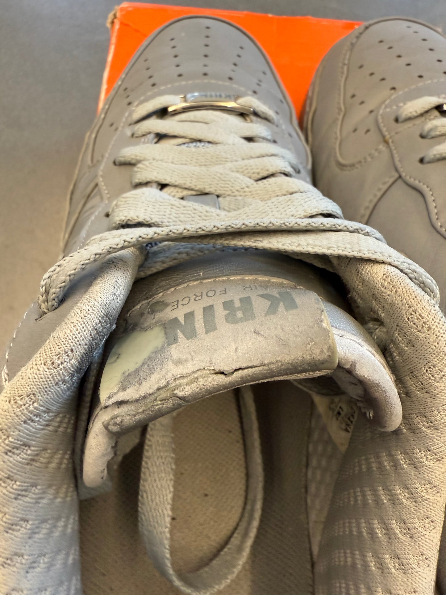 2008 SIZE 9.5 NIKE AIR FORCE 1 LOW 1WORLD KRINK (PRE-OWNED WITH REPLACEMENT BOX)